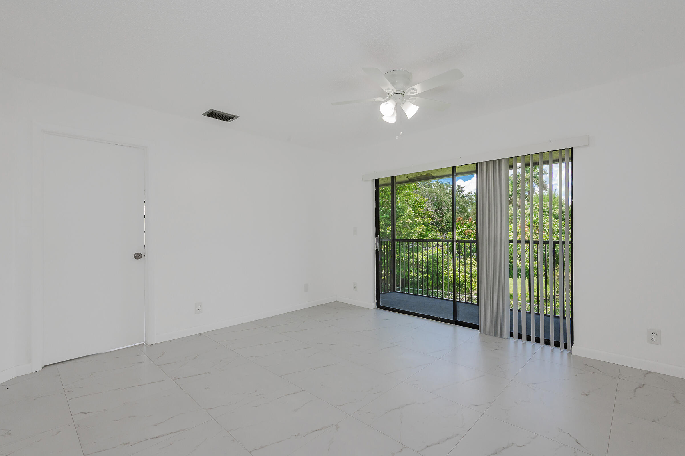 10675 Royal Palm Boulevard Property Photo 8