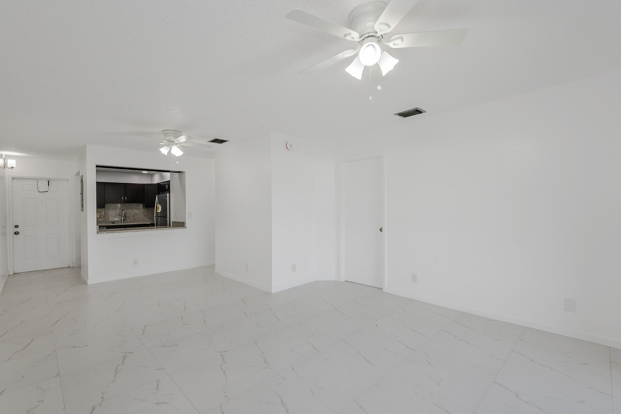 10675 Royal Palm Boulevard Property Photo 11