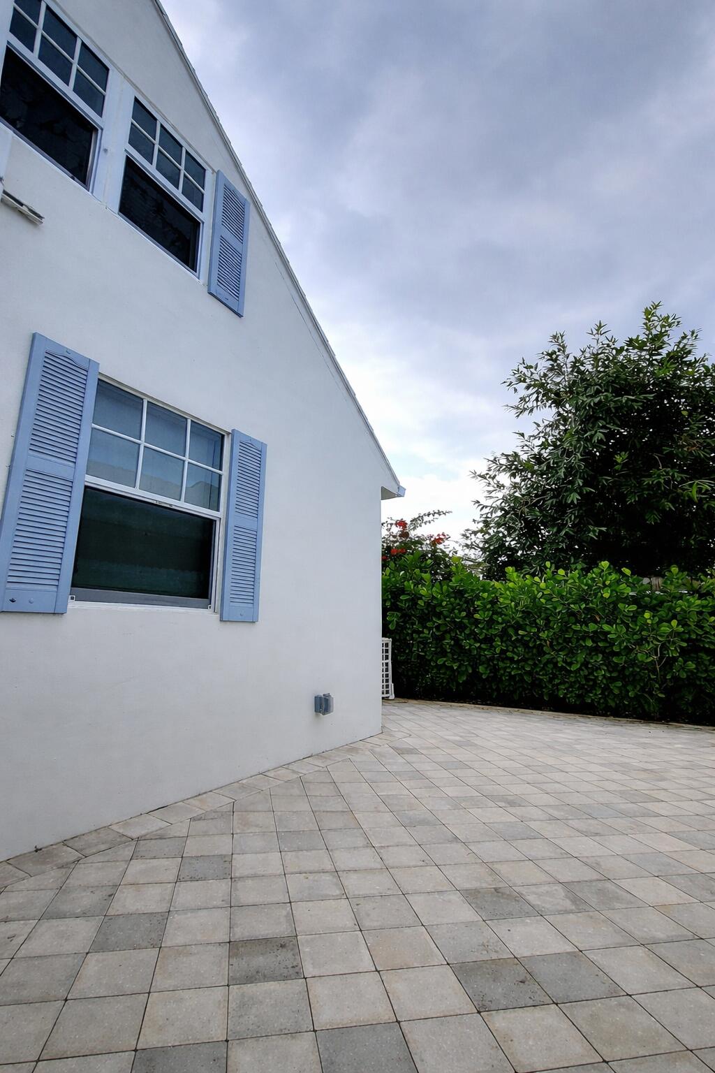 515 52nd Street Property Photo 3