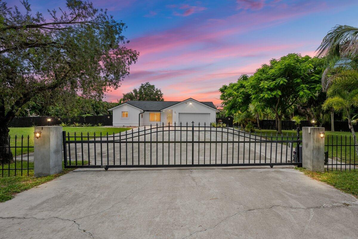 17120 42nd Road N Property Photo 1