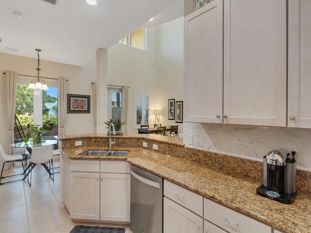 4555 Bridgepointe Way 126 Property Photo 15