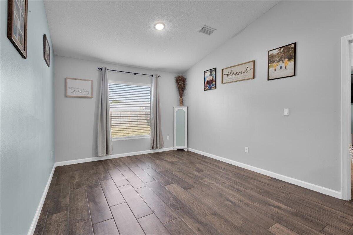 5263 Nw East Delwood Drive Property Photo 8