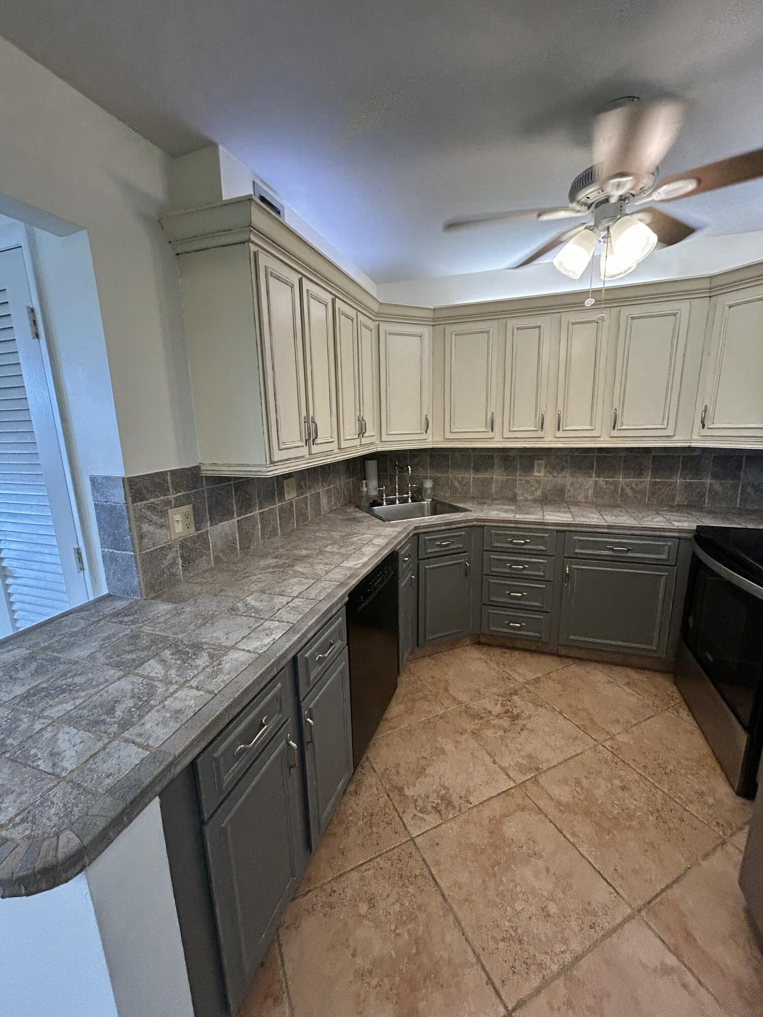 305 N Pompano Beach Boulevard 205 Property Photo 2