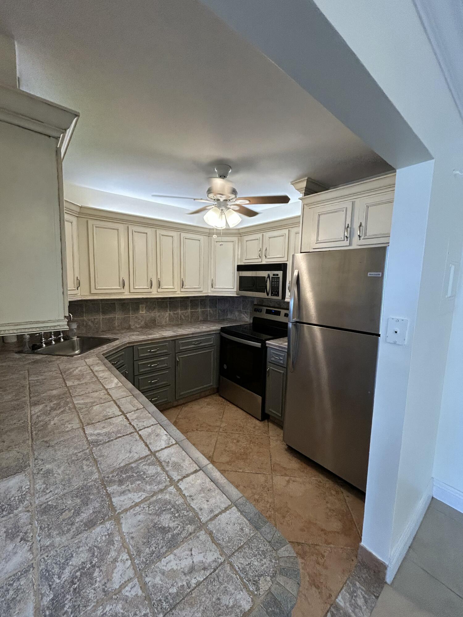 305 N Pompano Beach Boulevard 205 Property Photo 5