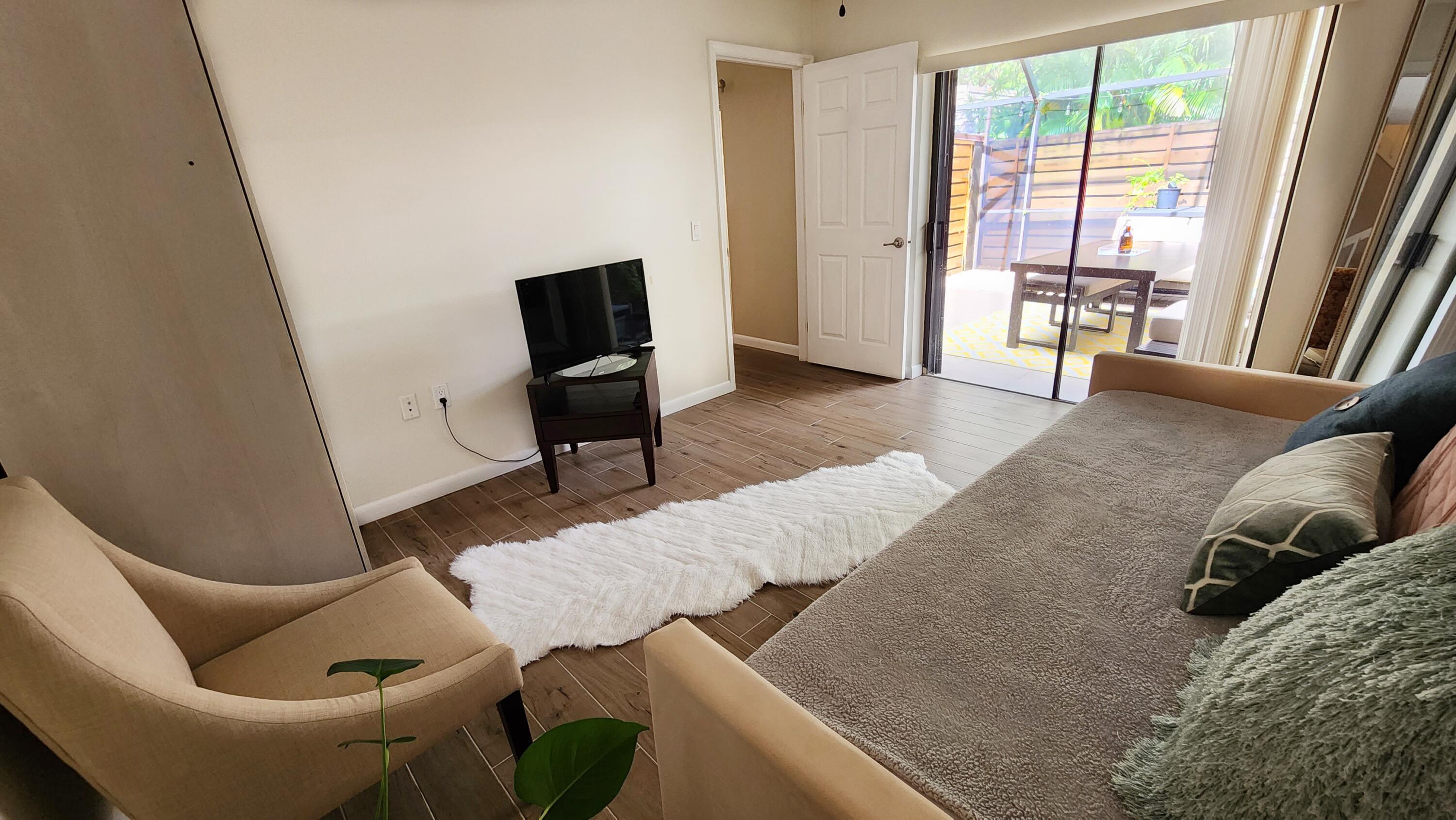 534 5th Terrace Property Photo 6