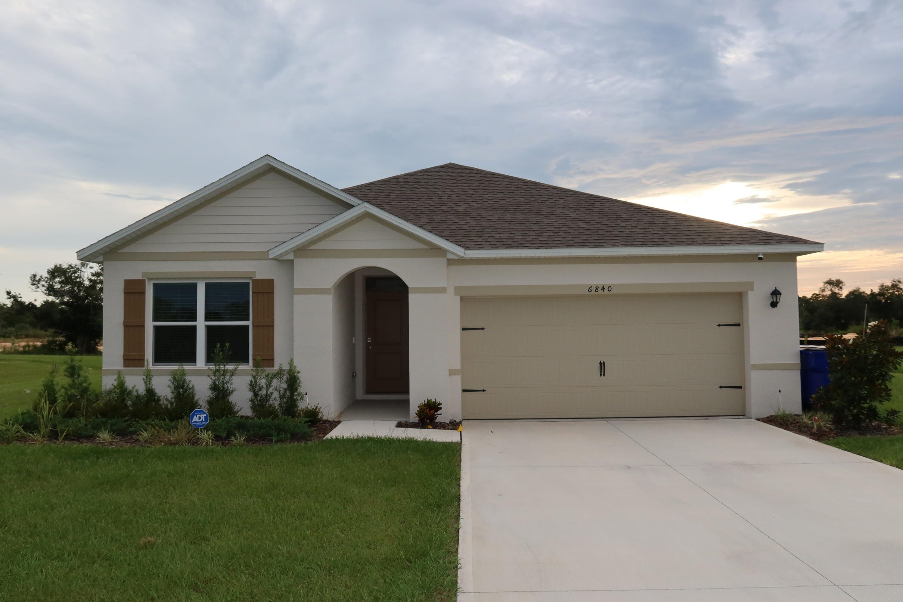 6840 Coconut Grove Drive Property Photo 1