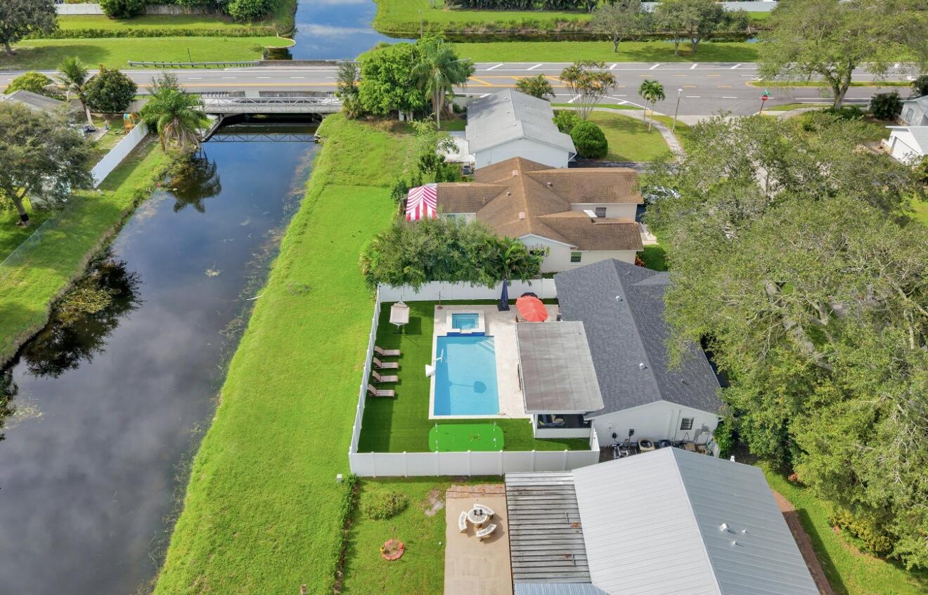 9819 Spanish Isles Drive Property Photo 3