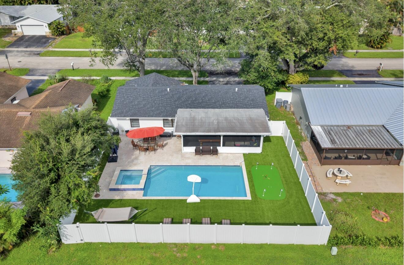 9819 Spanish Isles Drive Property Photo 10