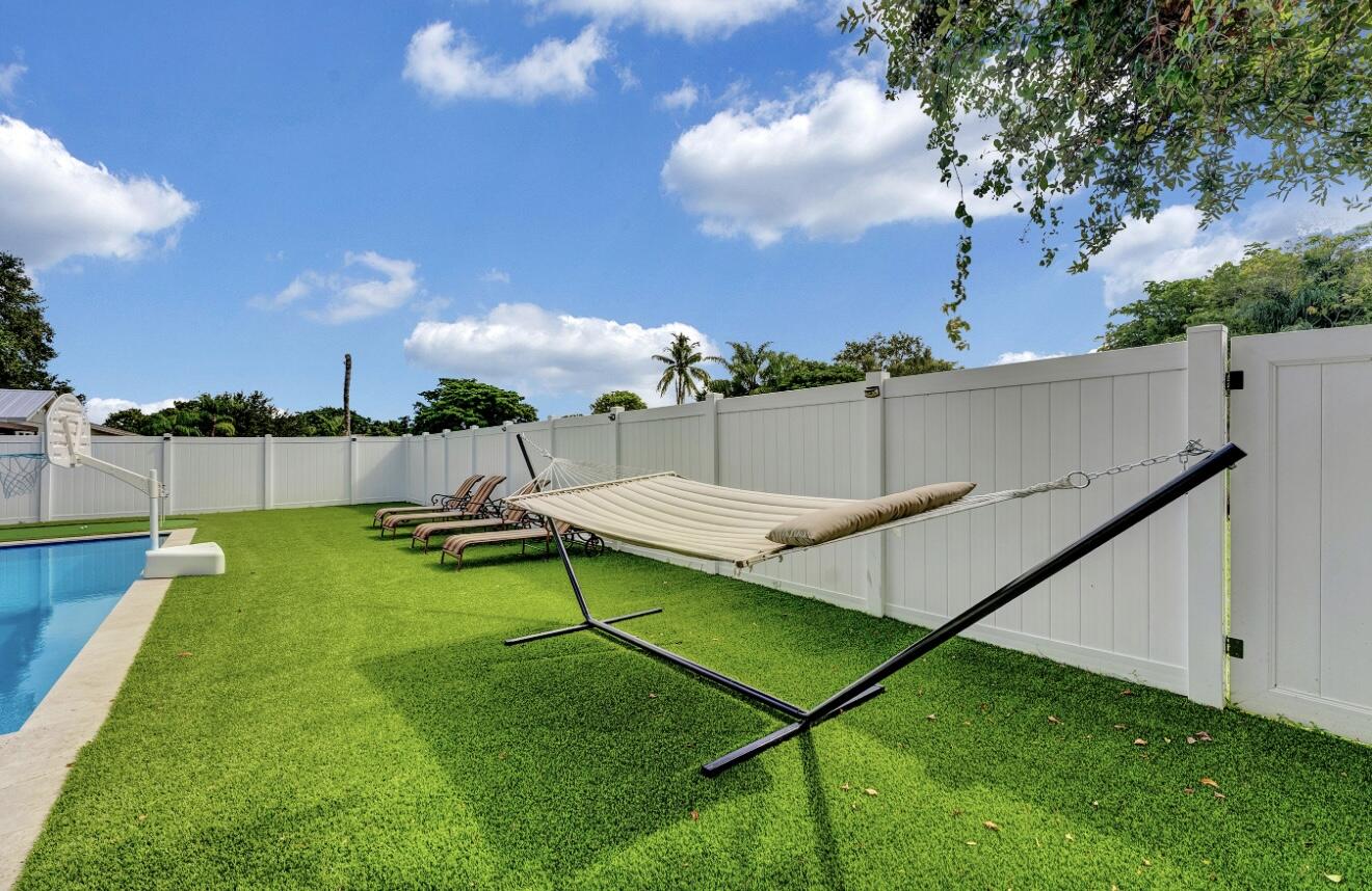 9819 Spanish Isles Drive Property Photo 13