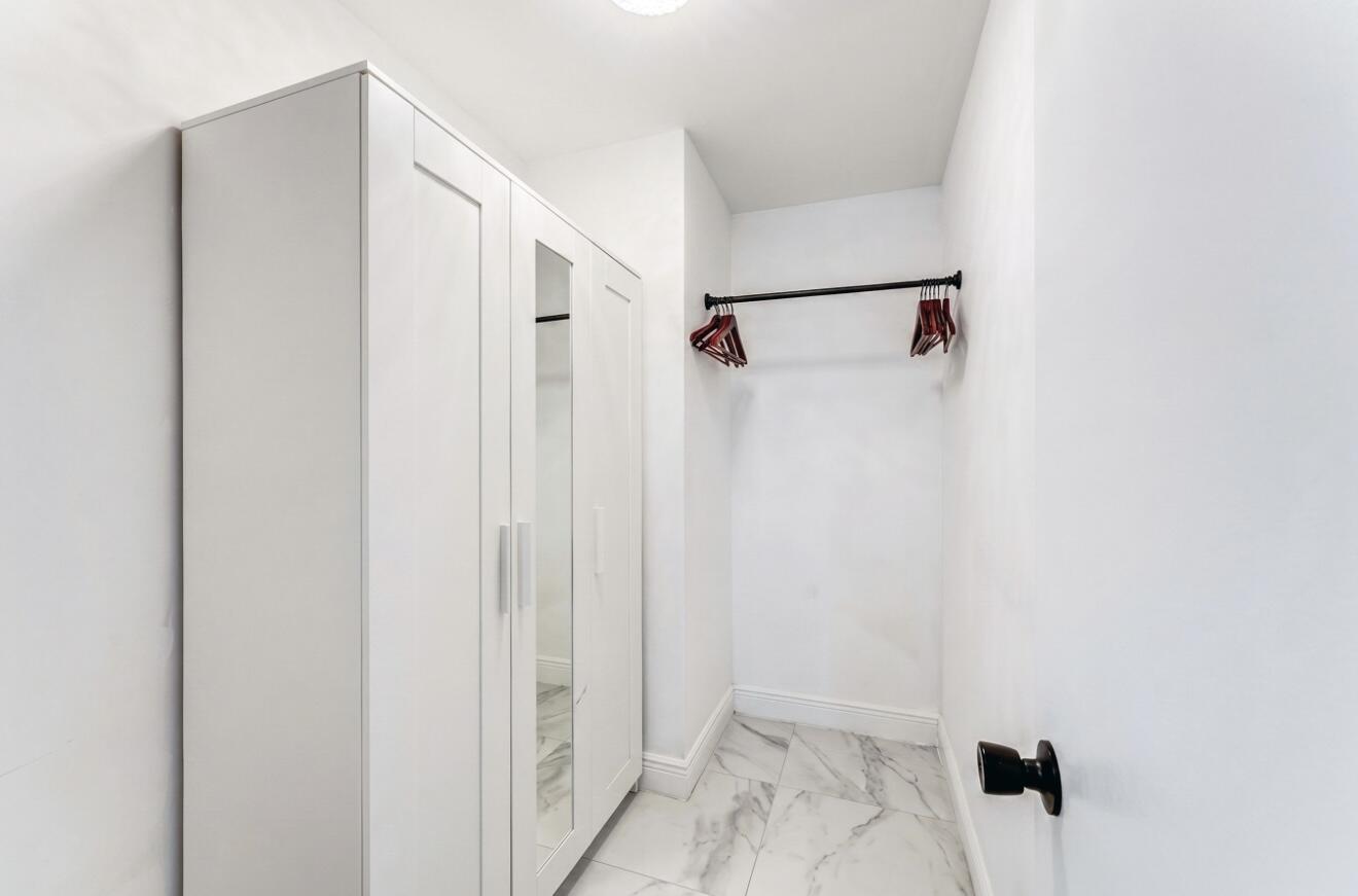 9819 Spanish Isles Drive Property Photo 18