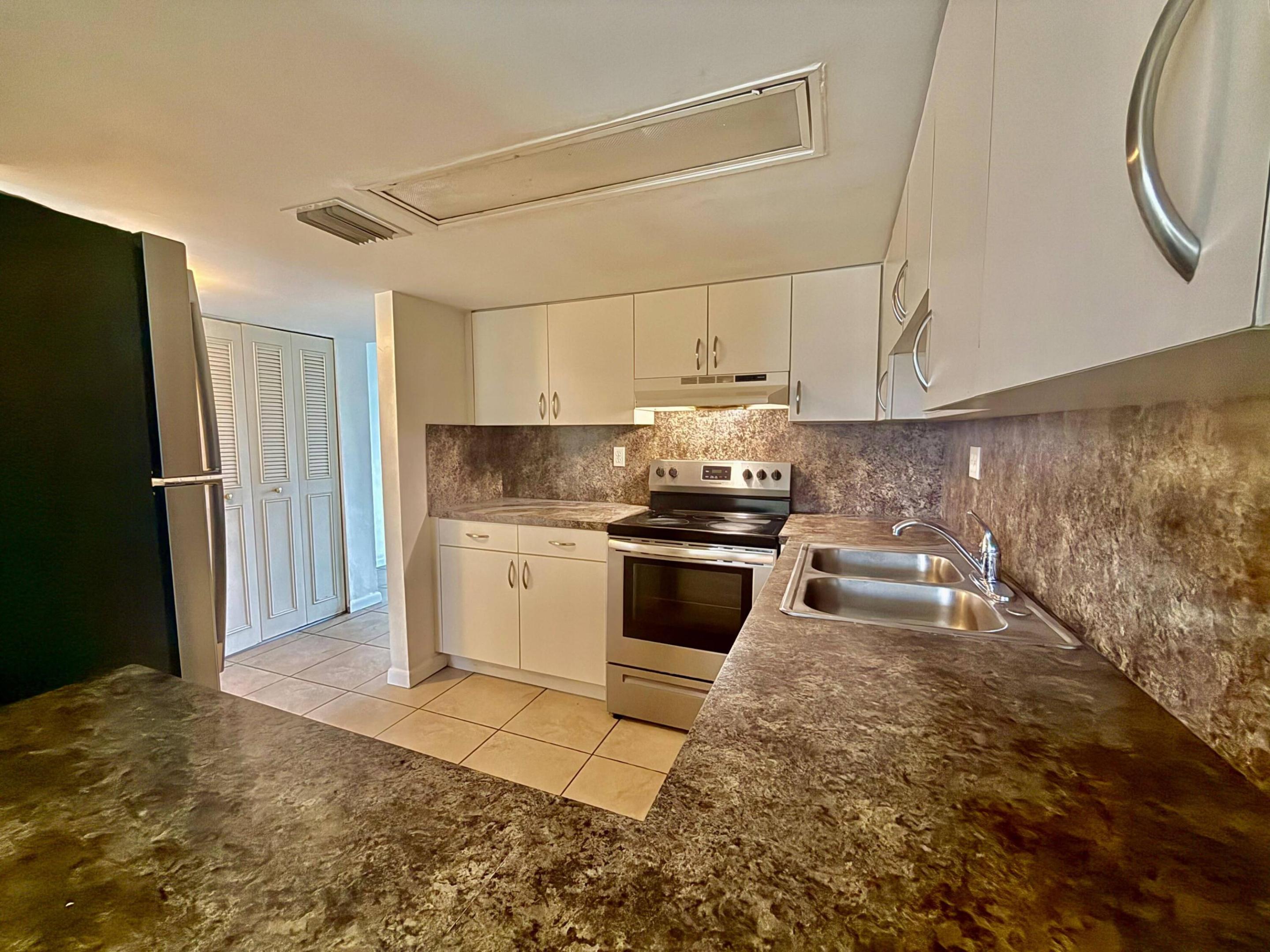 329 Gulfstream Road Property Photo 2