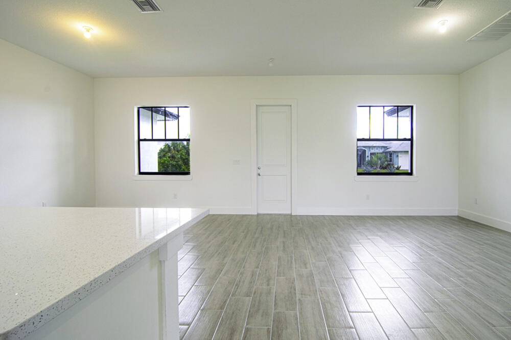 15633 Lakeland Circle Property Photo 8