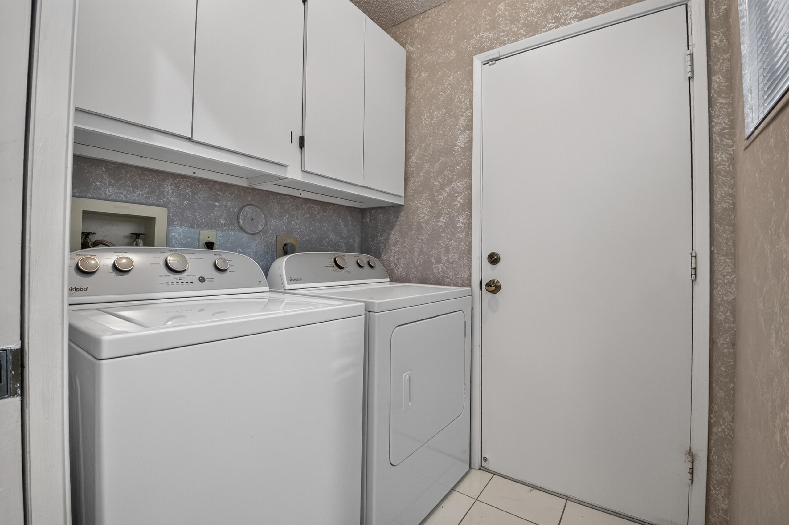 8179 Whispering Palm Drive Property Photo 10
