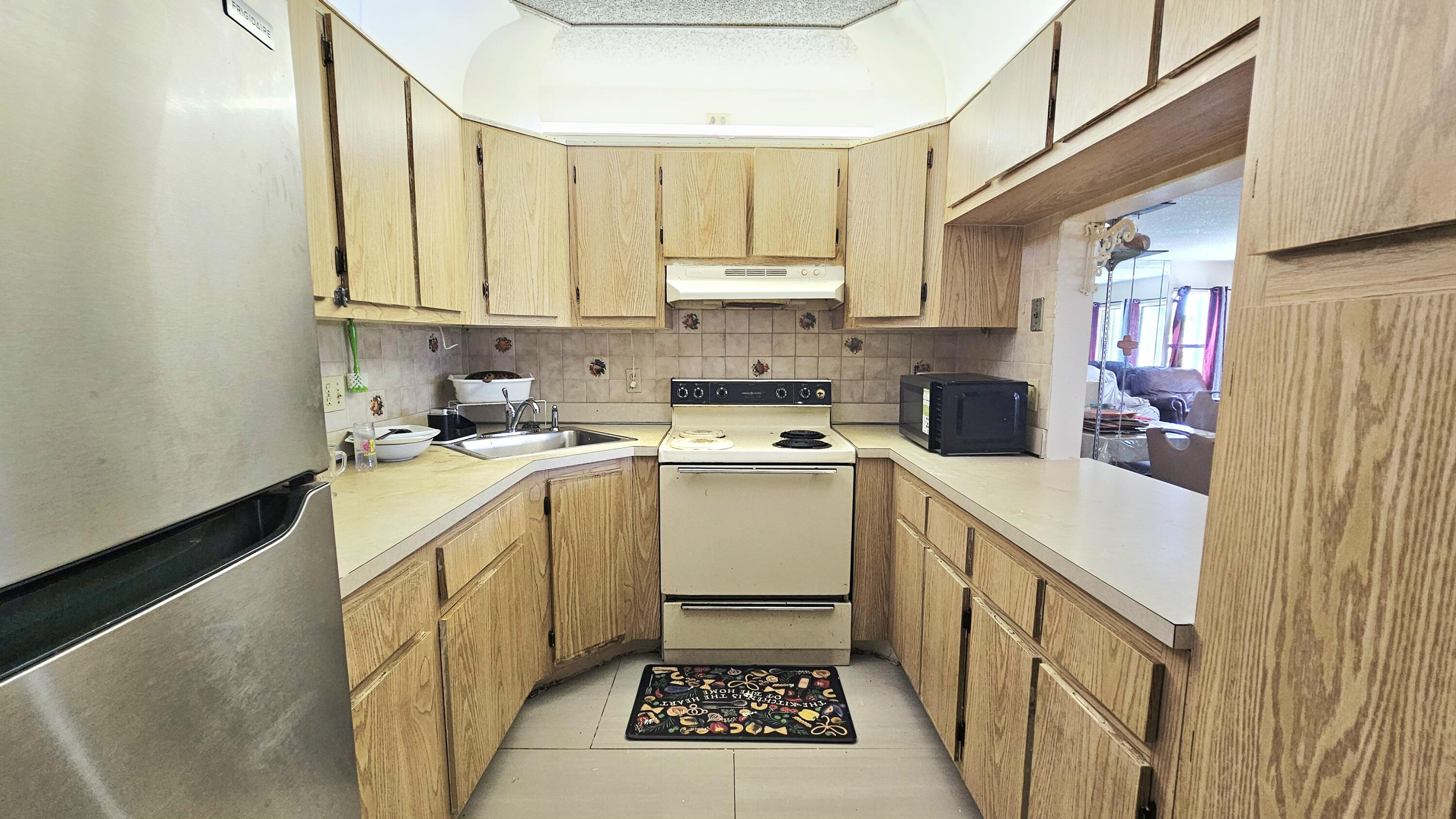 1004 Green Pine Boulevard G1 Property Photo 9