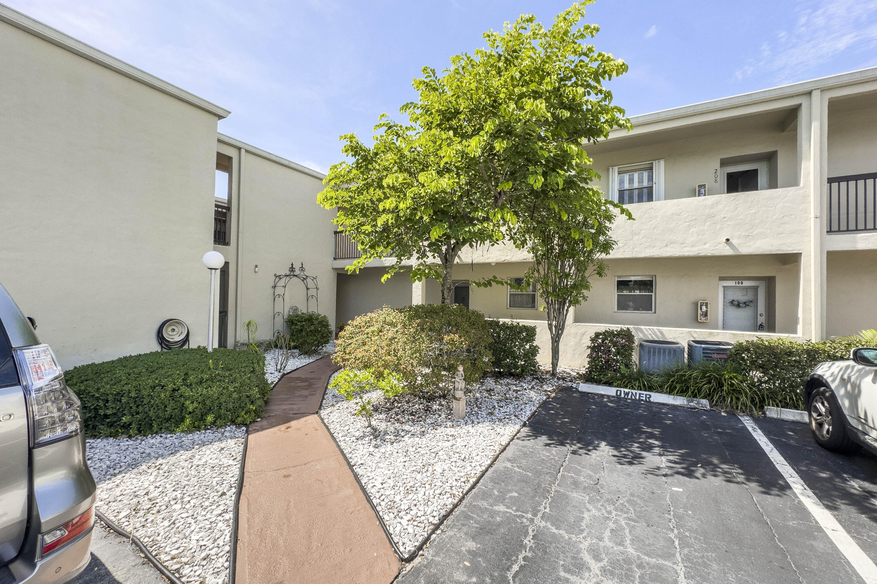 2540 Boundbrook Boulevard 204