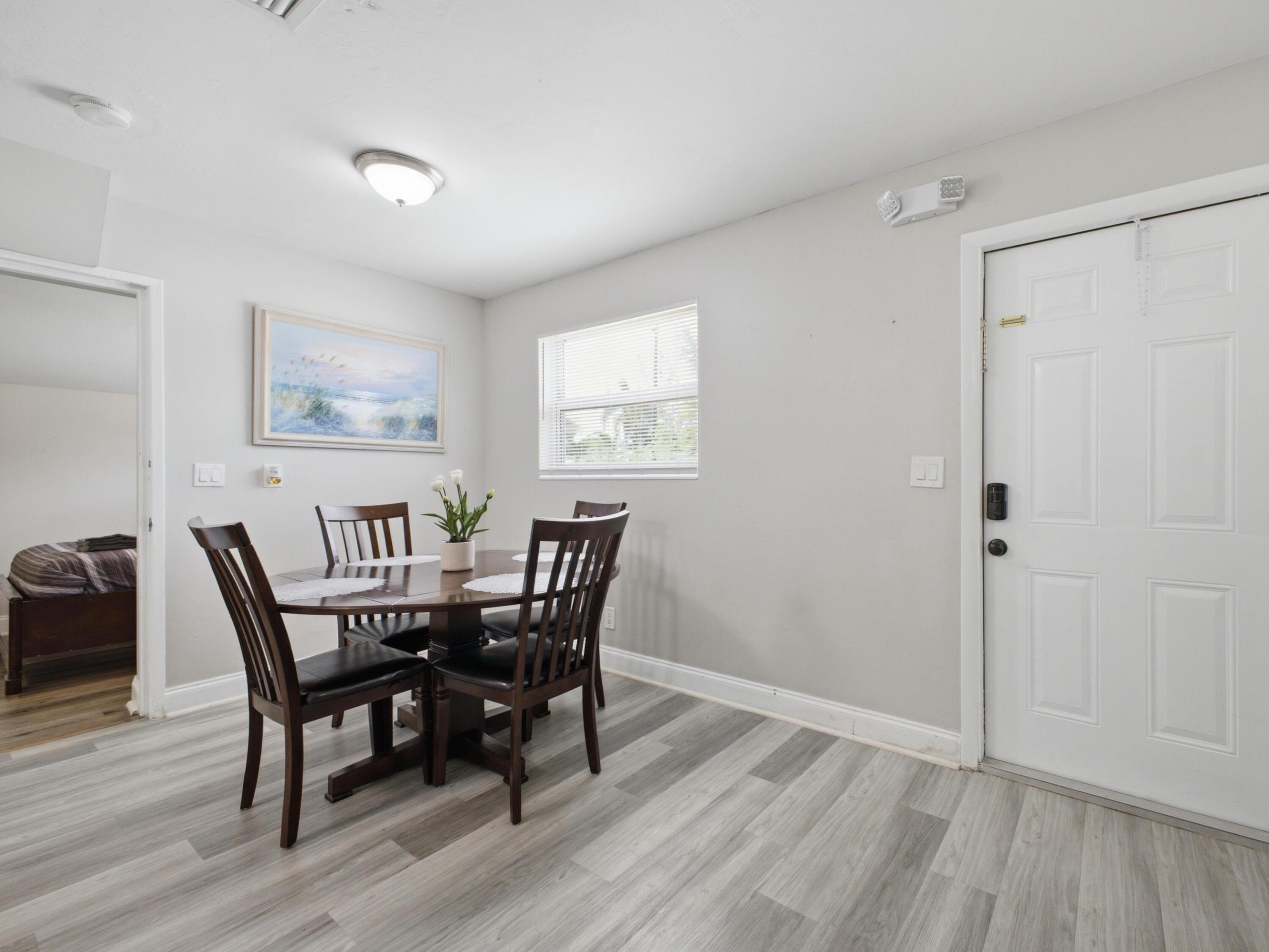 226 E Gateway Boulevard Property Photo 6