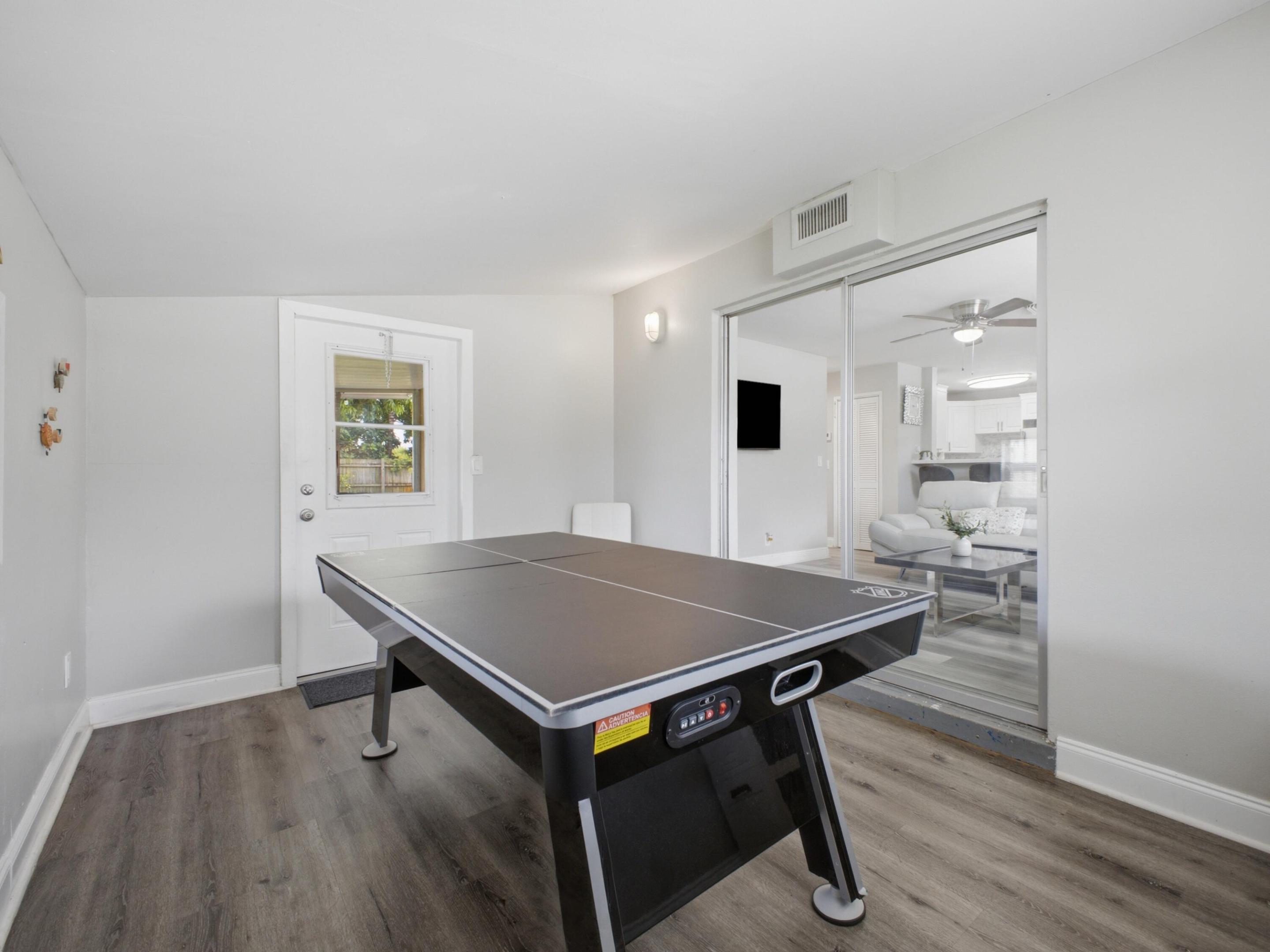 226 E Gateway Boulevard Property Photo 10