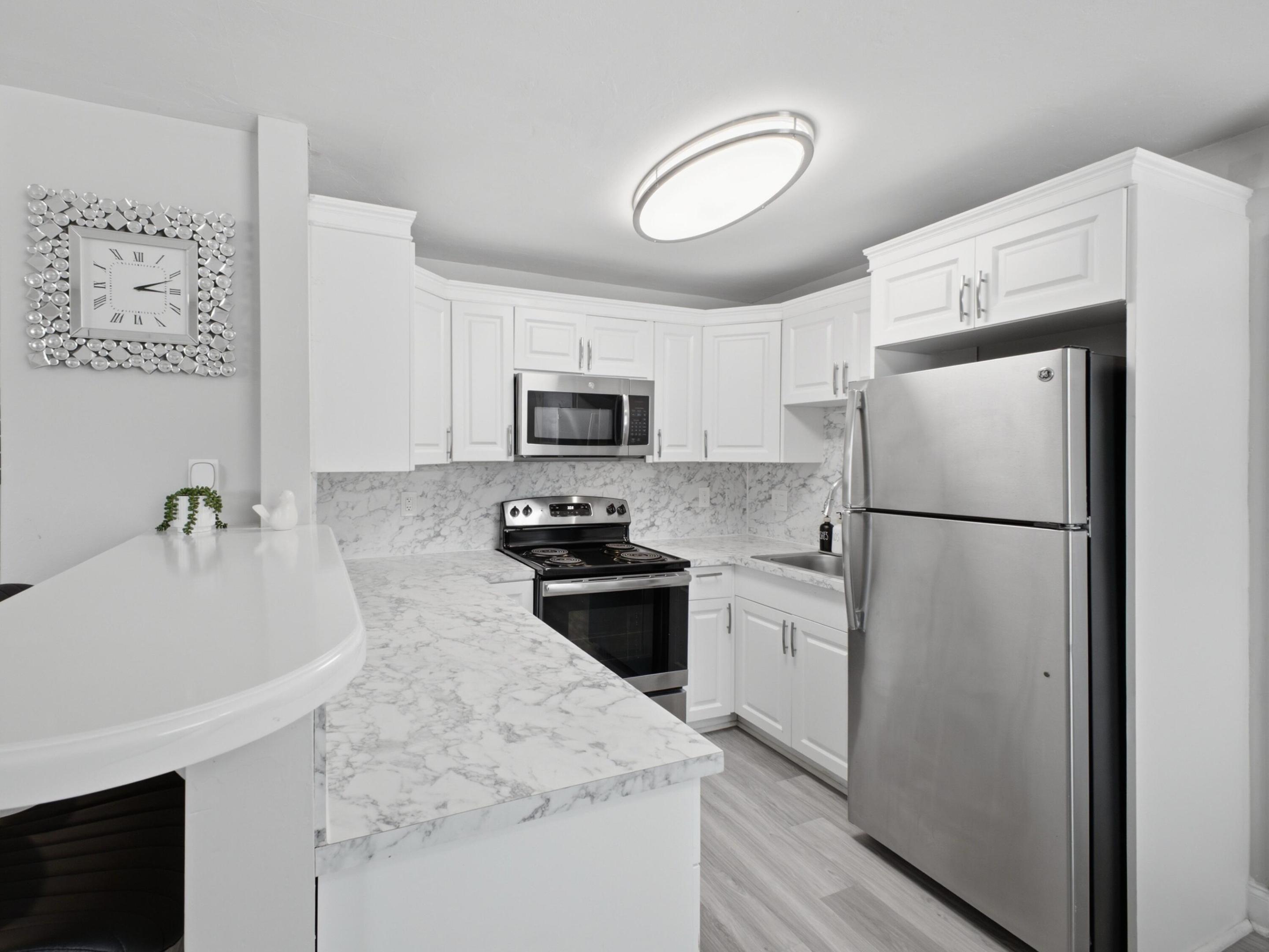 226 E Gateway Boulevard Property Photo 12