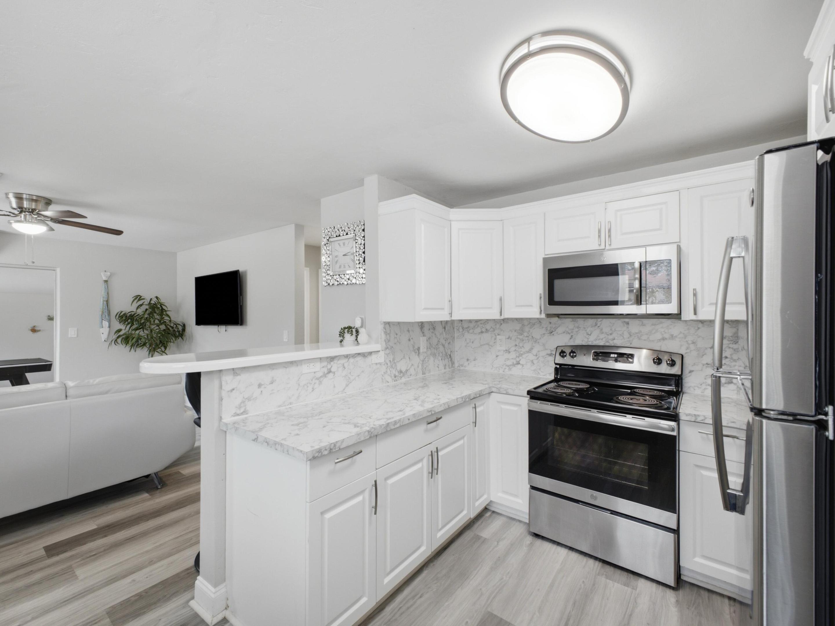 226 E Gateway Boulevard Property Photo 13
