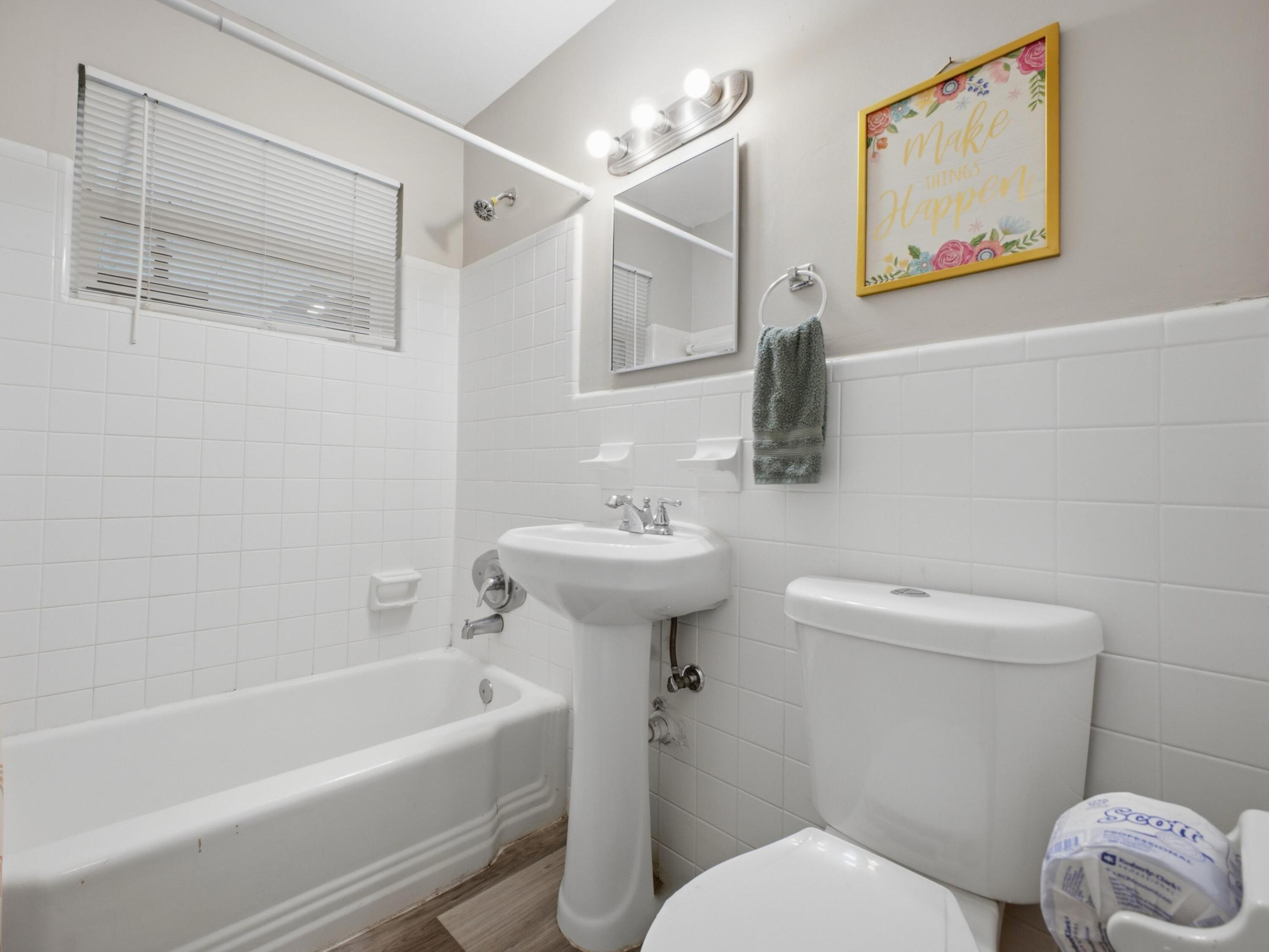 226 E Gateway Boulevard Property Photo 14