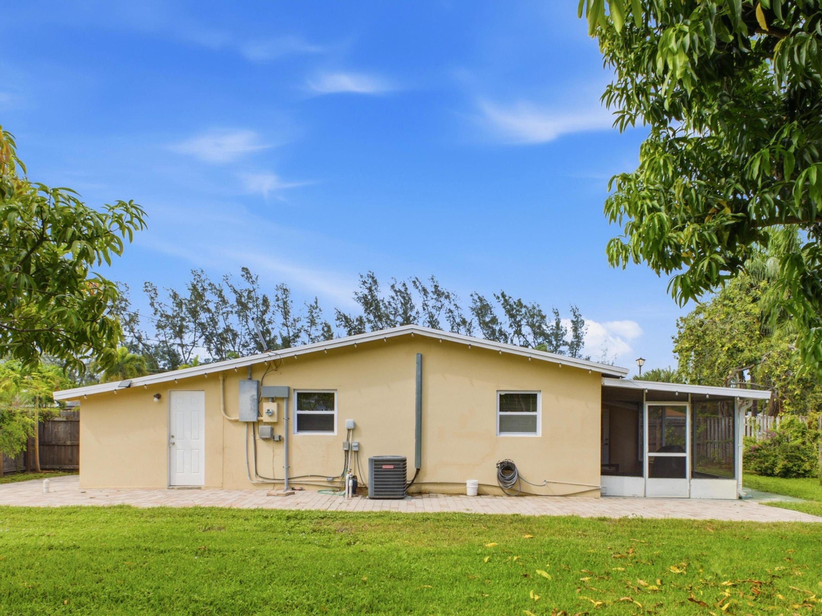 226 E Gateway Boulevard Property Photo 26