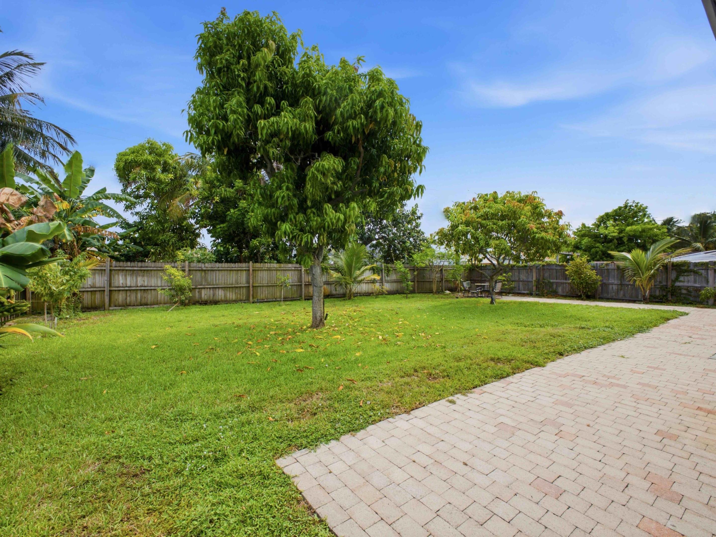 226 E Gateway Boulevard Property Photo 31