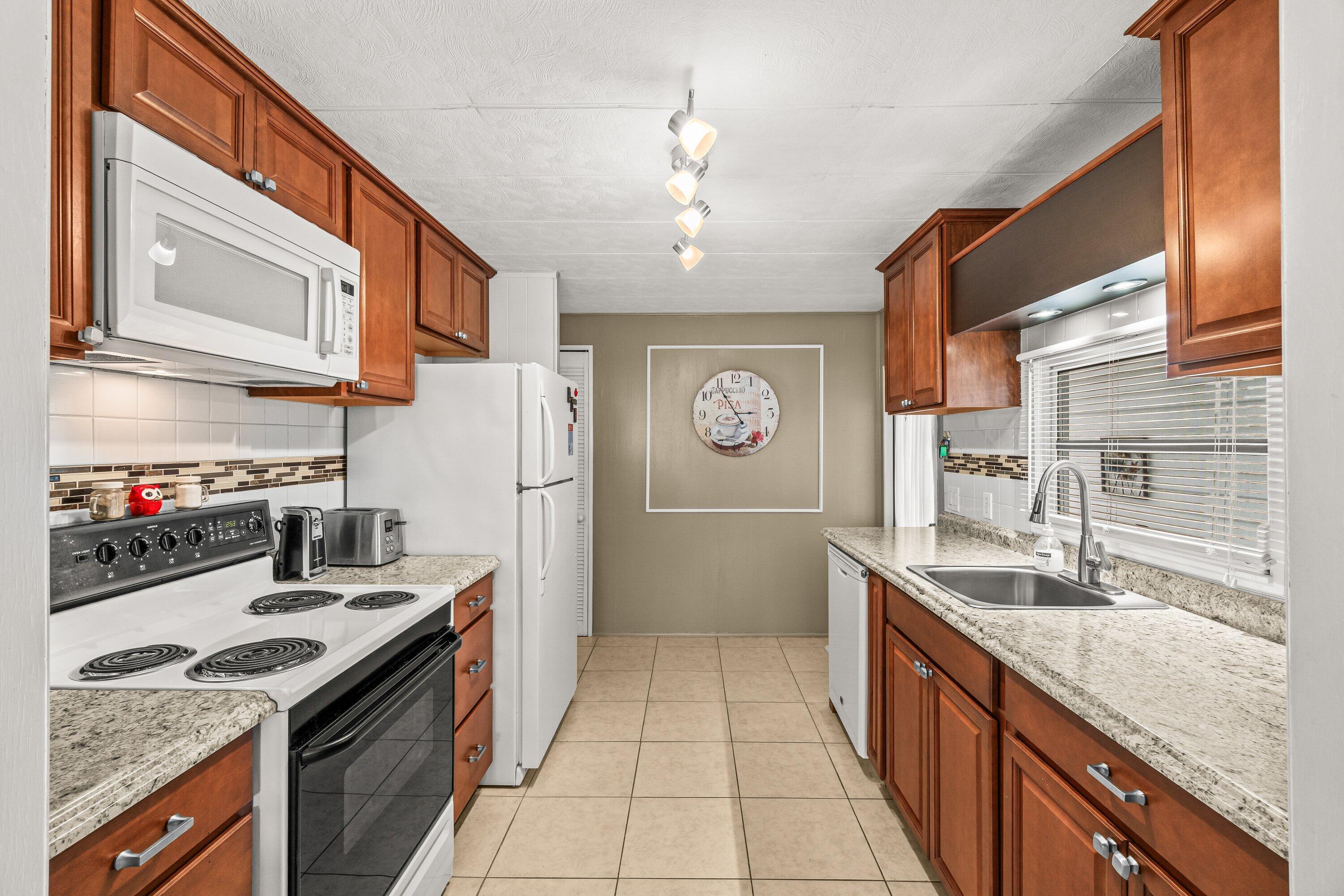 8350 E Club Road Property Photo 5