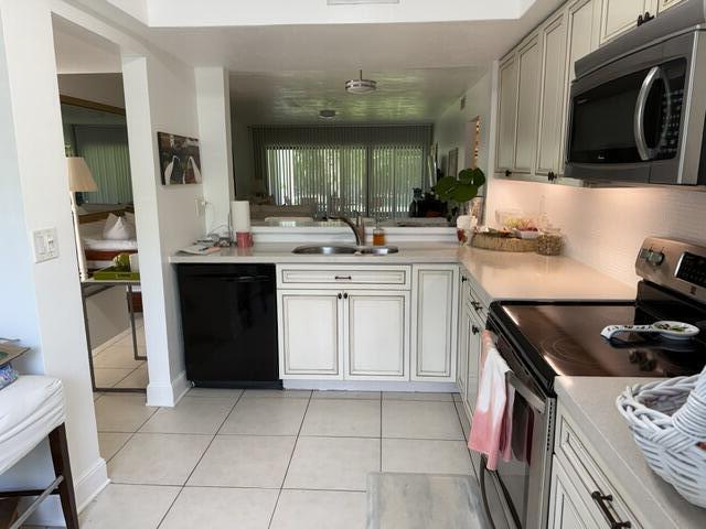 1723 Embassy Drive 103 Property Photo 6