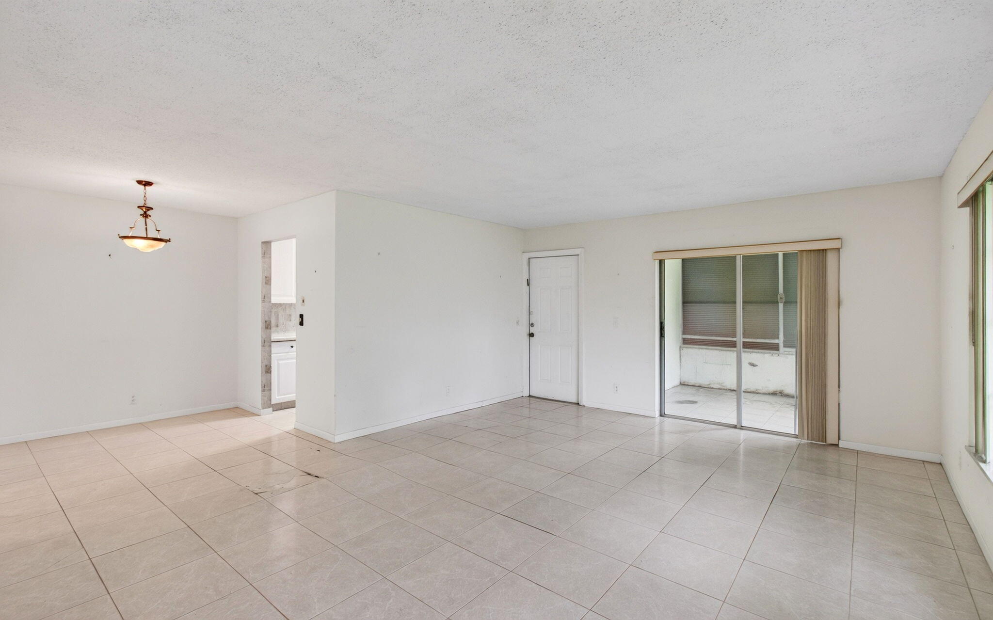 1057 E Circle Terrace Property Photo 3