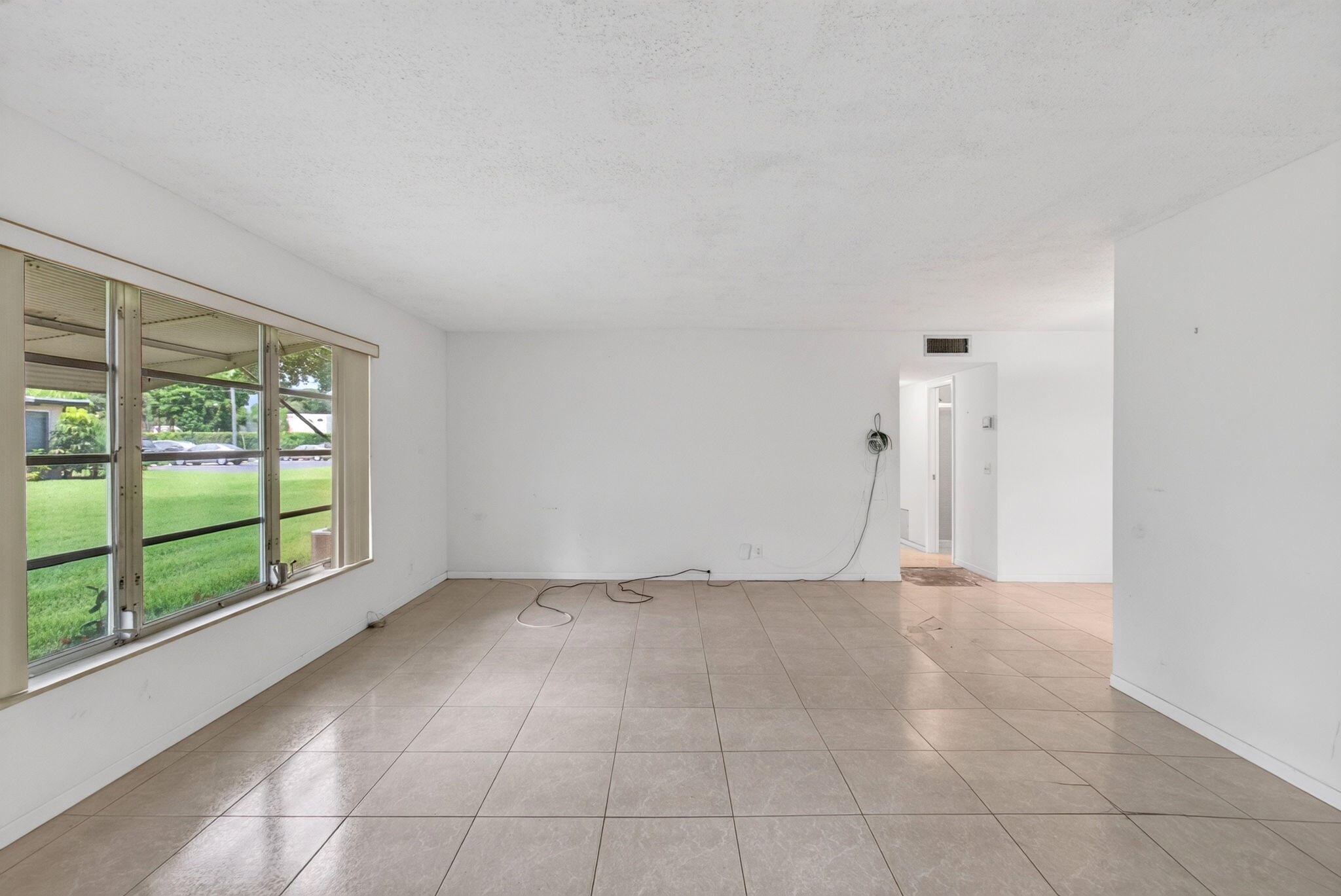 1057 E Circle Terrace Property Photo 4