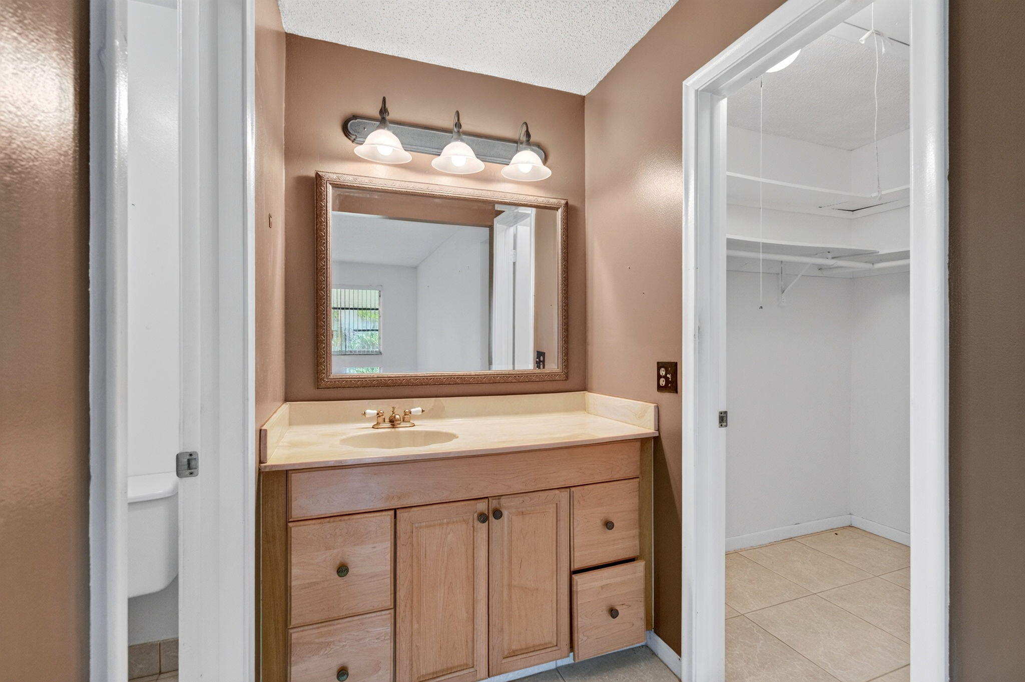 1057 E Circle Terrace Property Photo 16