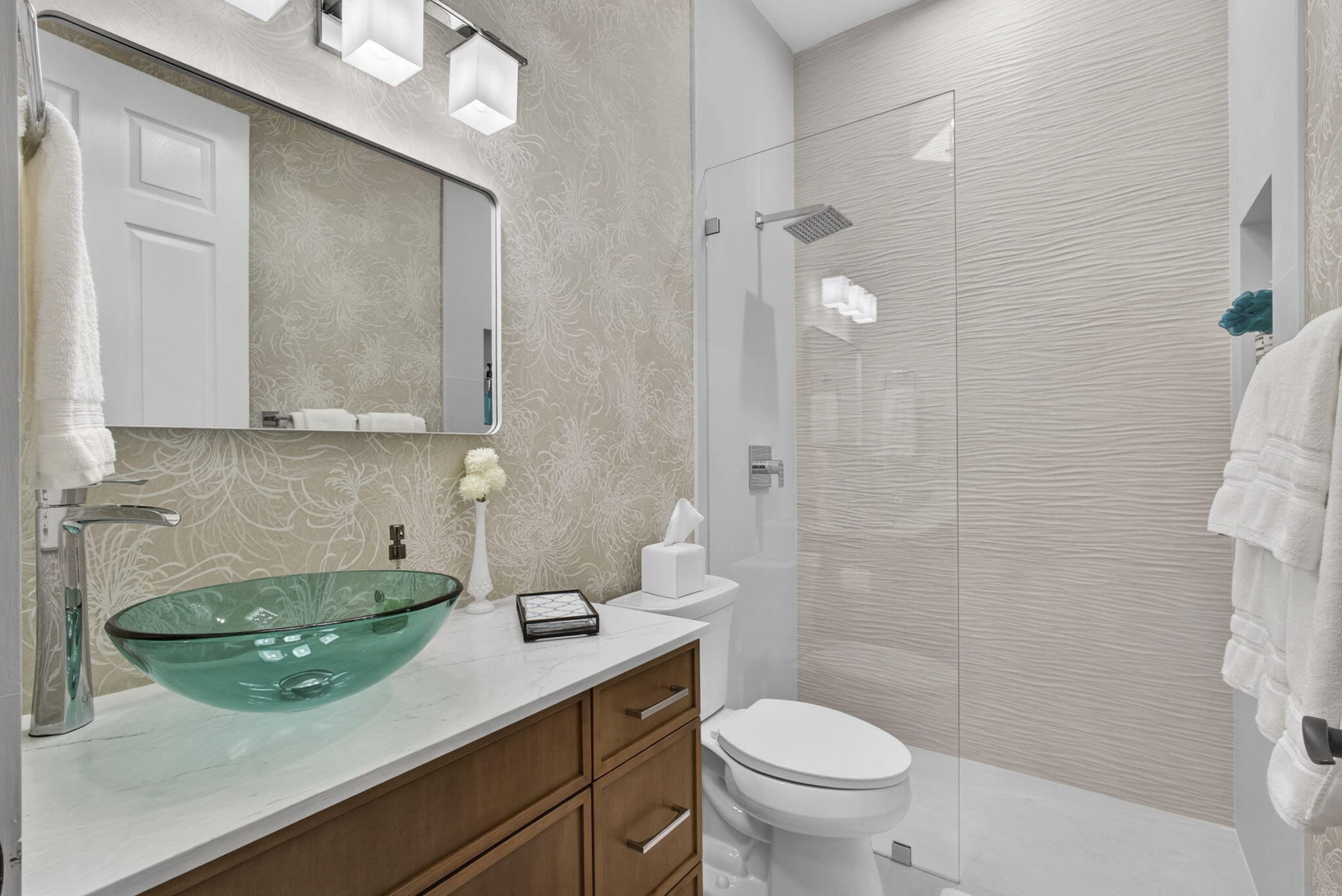 8704 Wendy Lane E Property Photo 17