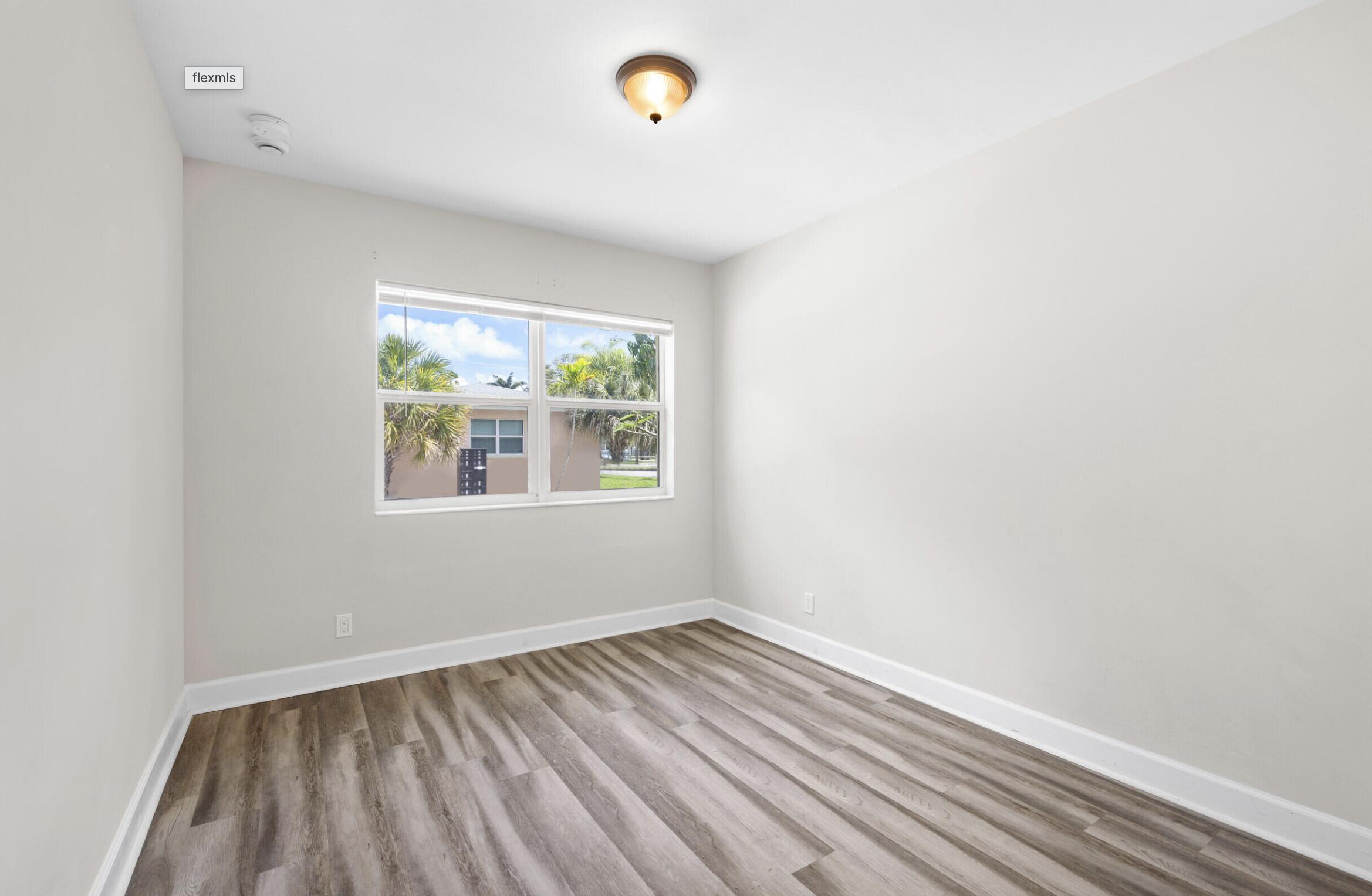 409e 50th Street Property Photo 2