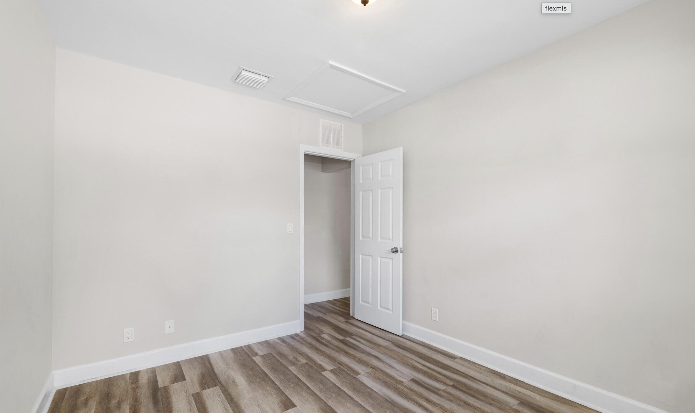 409e 50th Street Property Photo 3