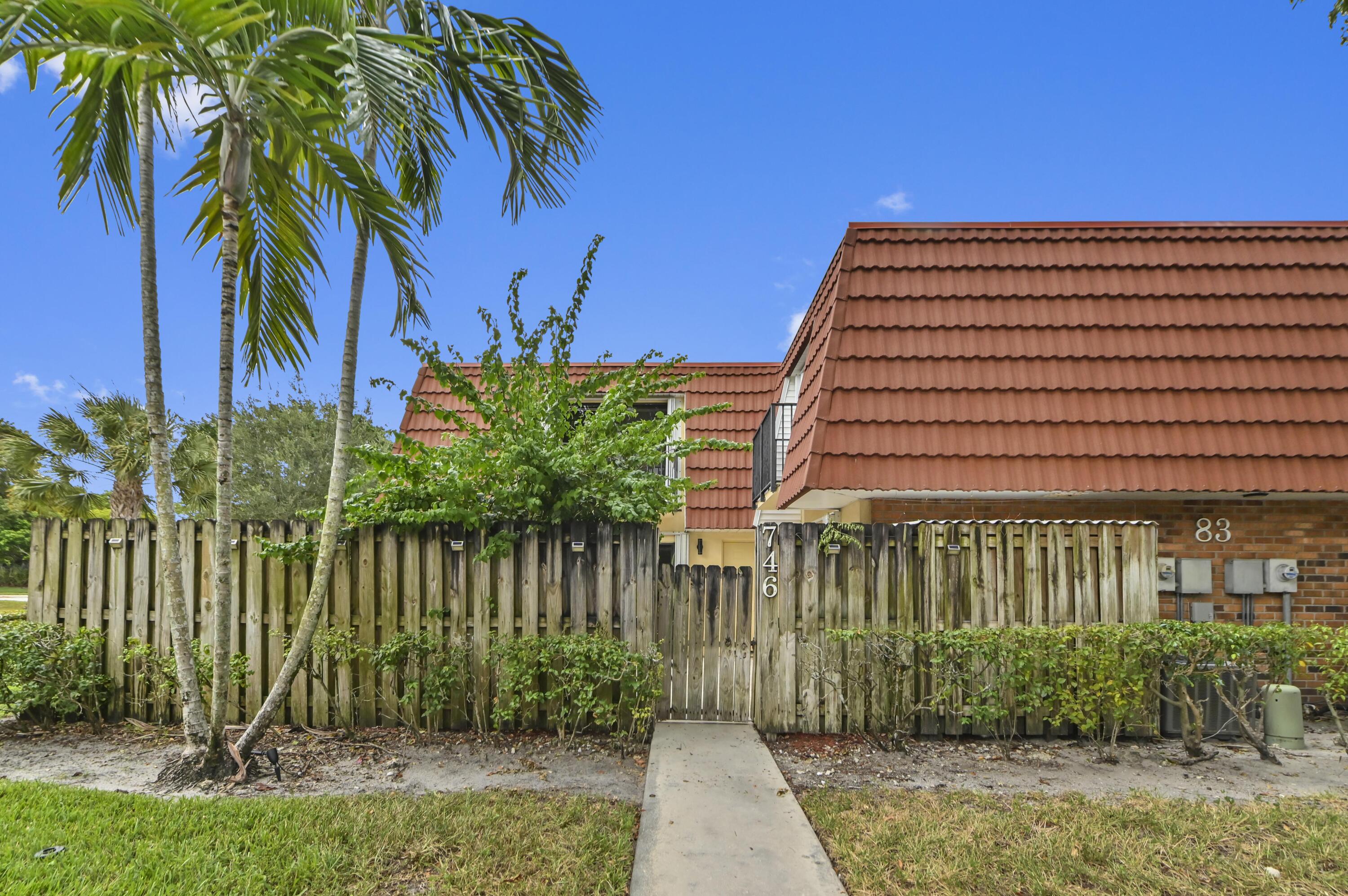 746 Nw 98th Way Property Photo 1