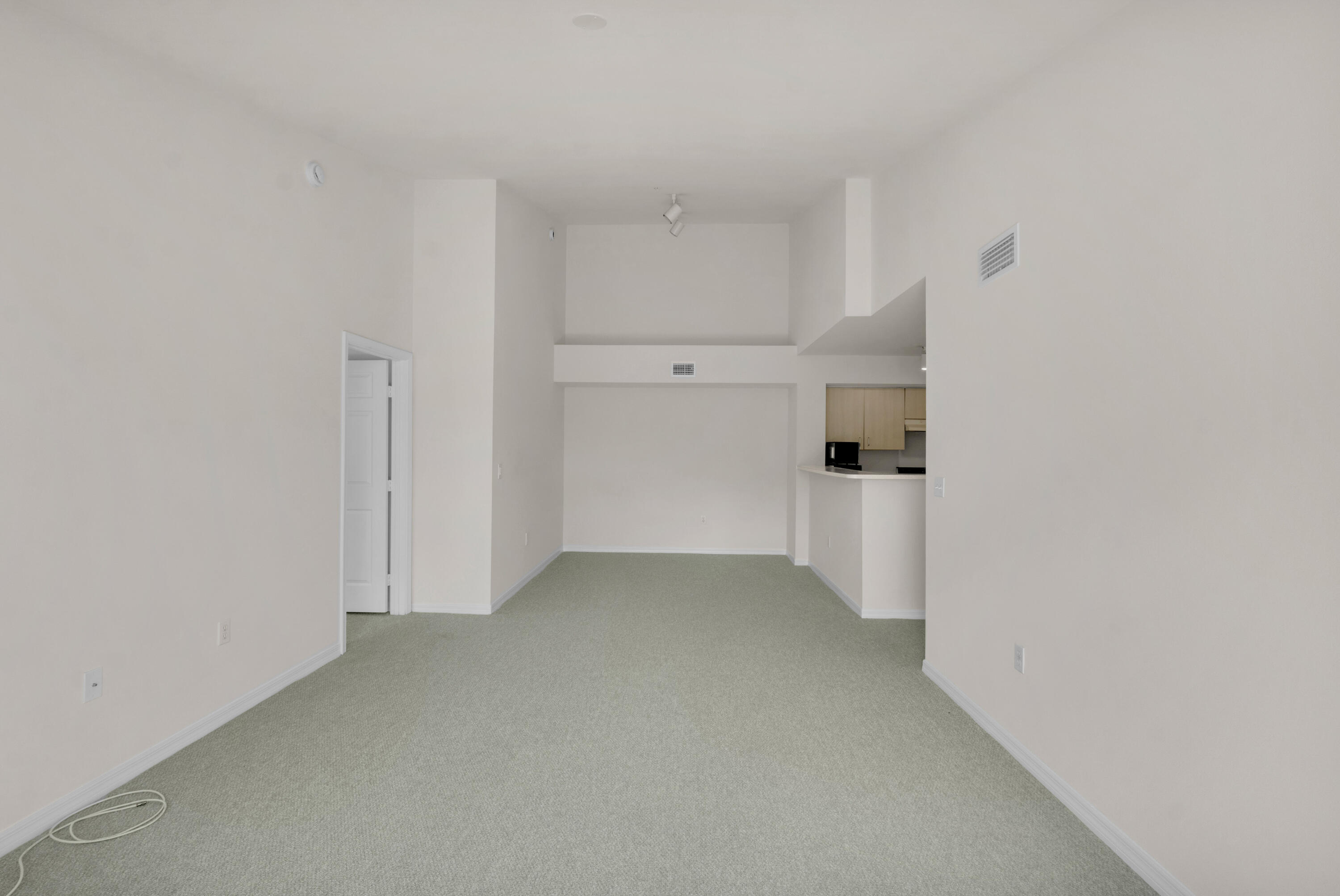520 Sw 111th Avenue 301 Property Photo 3