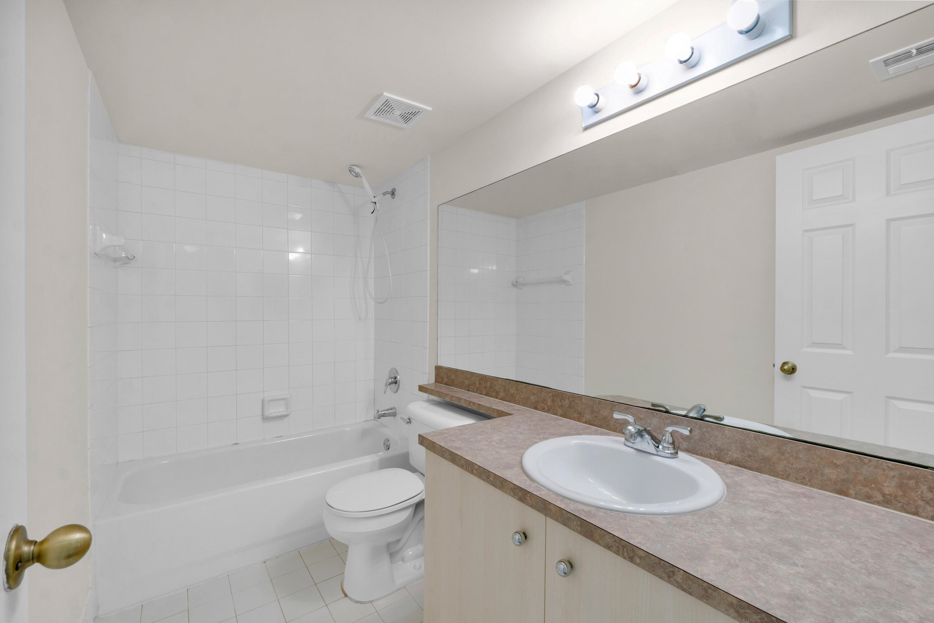 520 Sw 111th Avenue 301 Property Photo 7