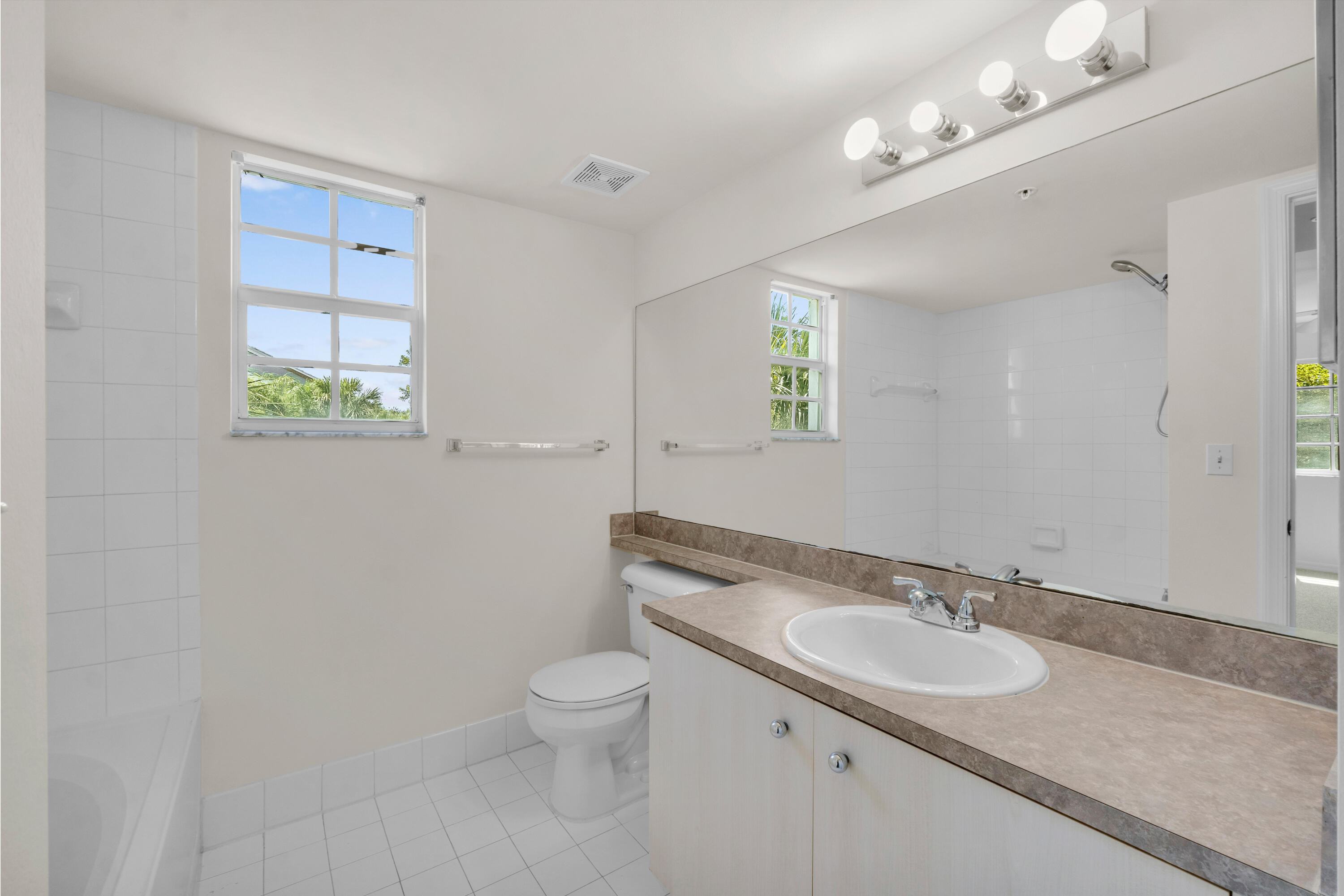 520 Sw 111th Avenue 301 Property Photo 9
