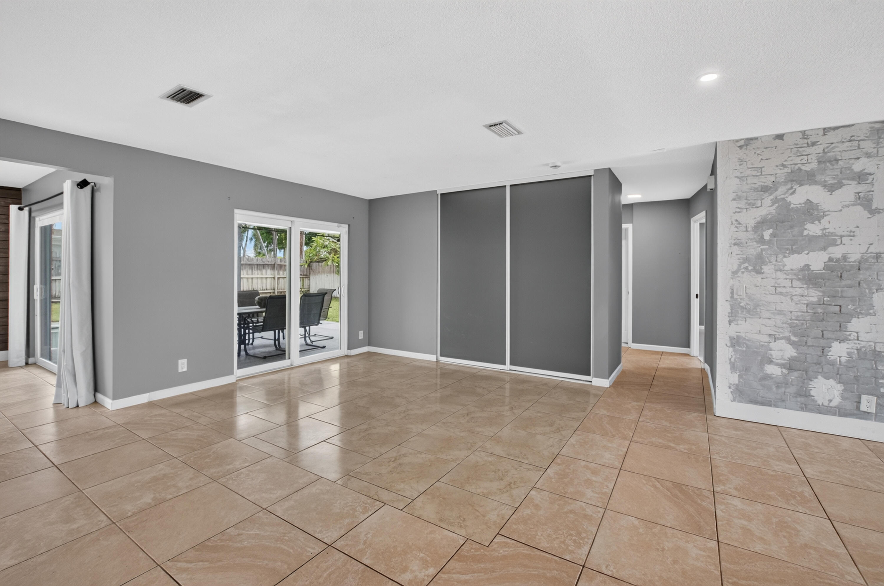1023 Sw 25th Place Property Photo 16