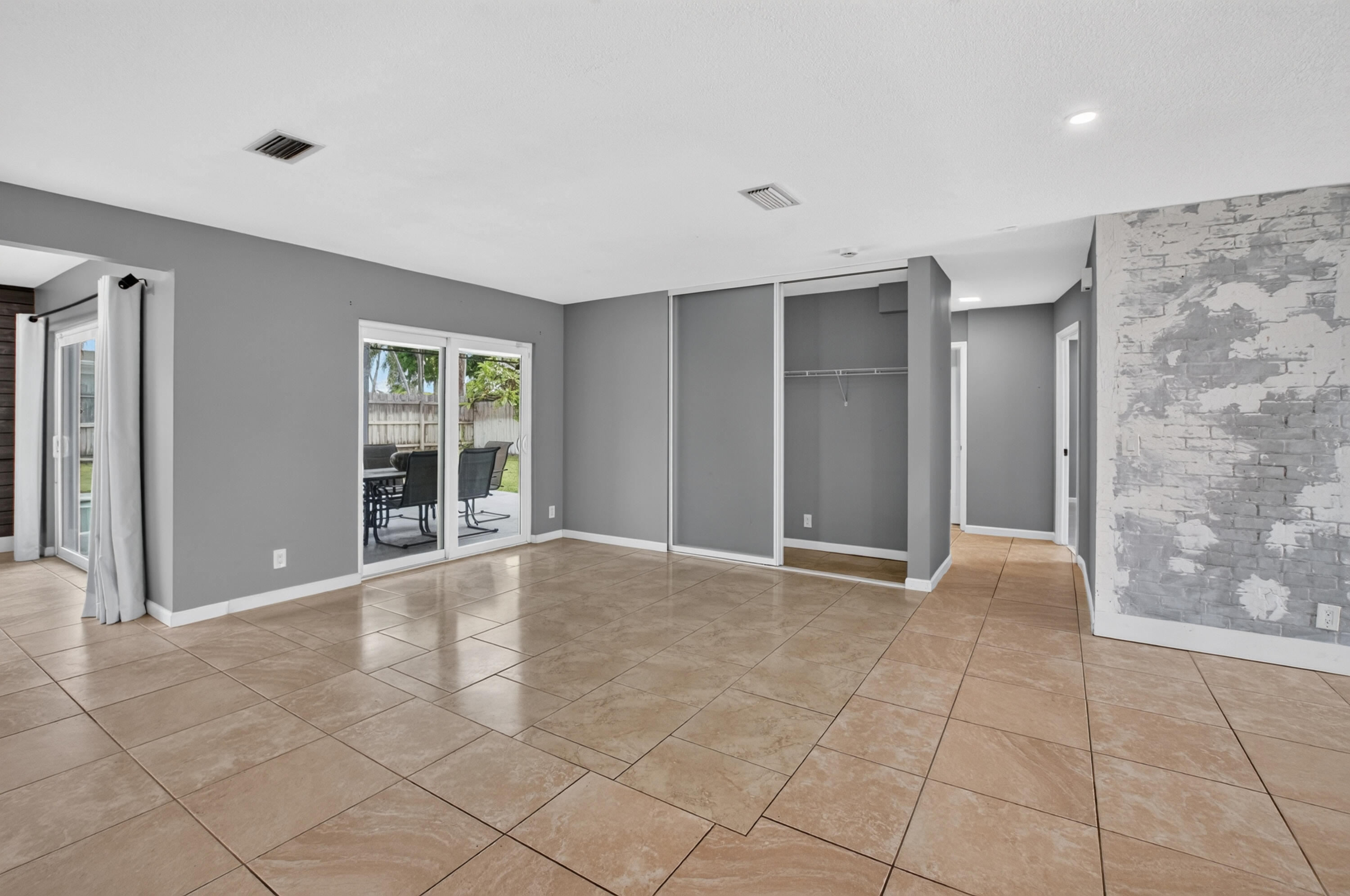 1023 Sw 25th Place Property Photo 17