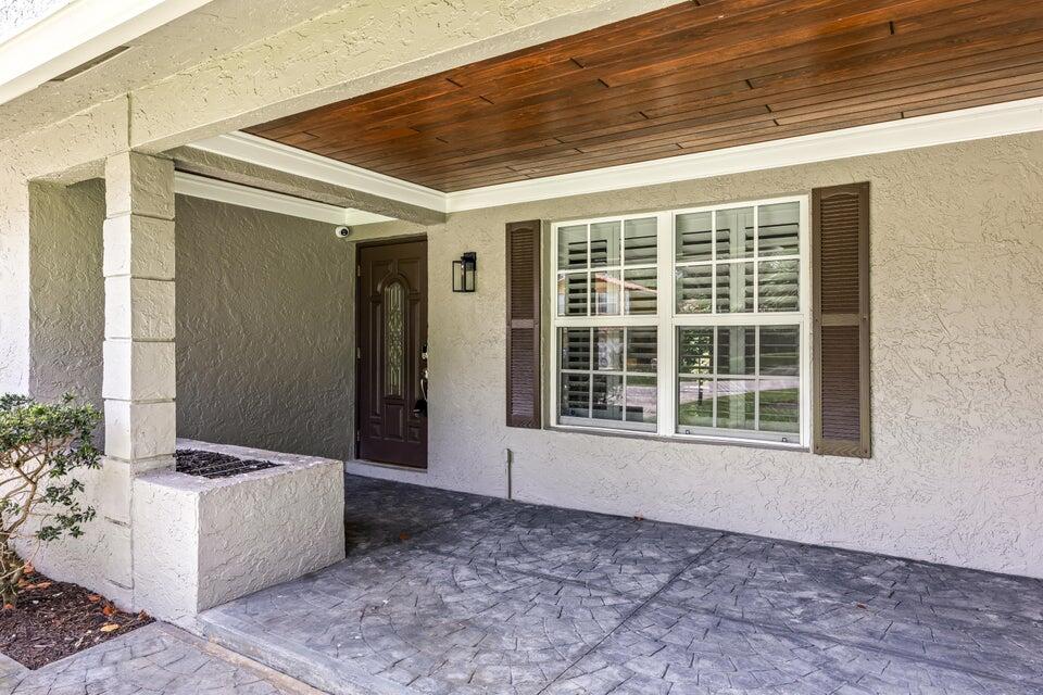 4610 Pine Tree Drive Property Photo 2