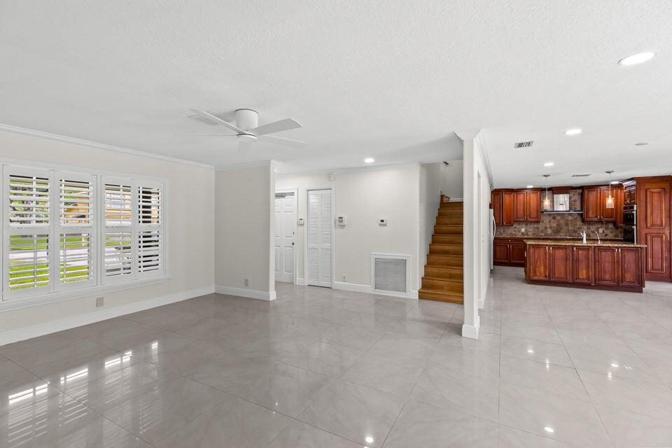 4610 Pine Tree Drive Property Photo 16