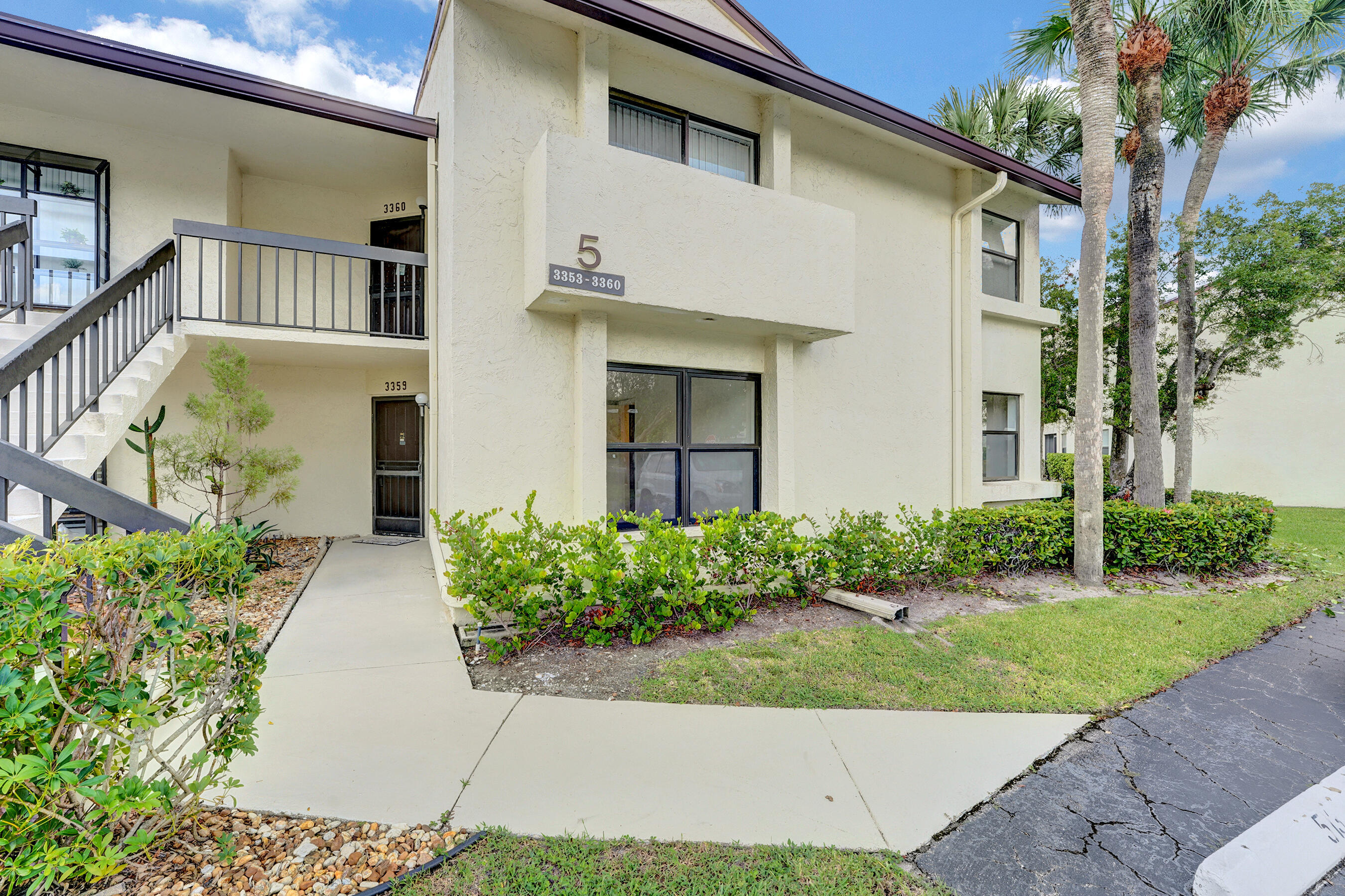 3359 Lucerne Park Drive Property Photo 1