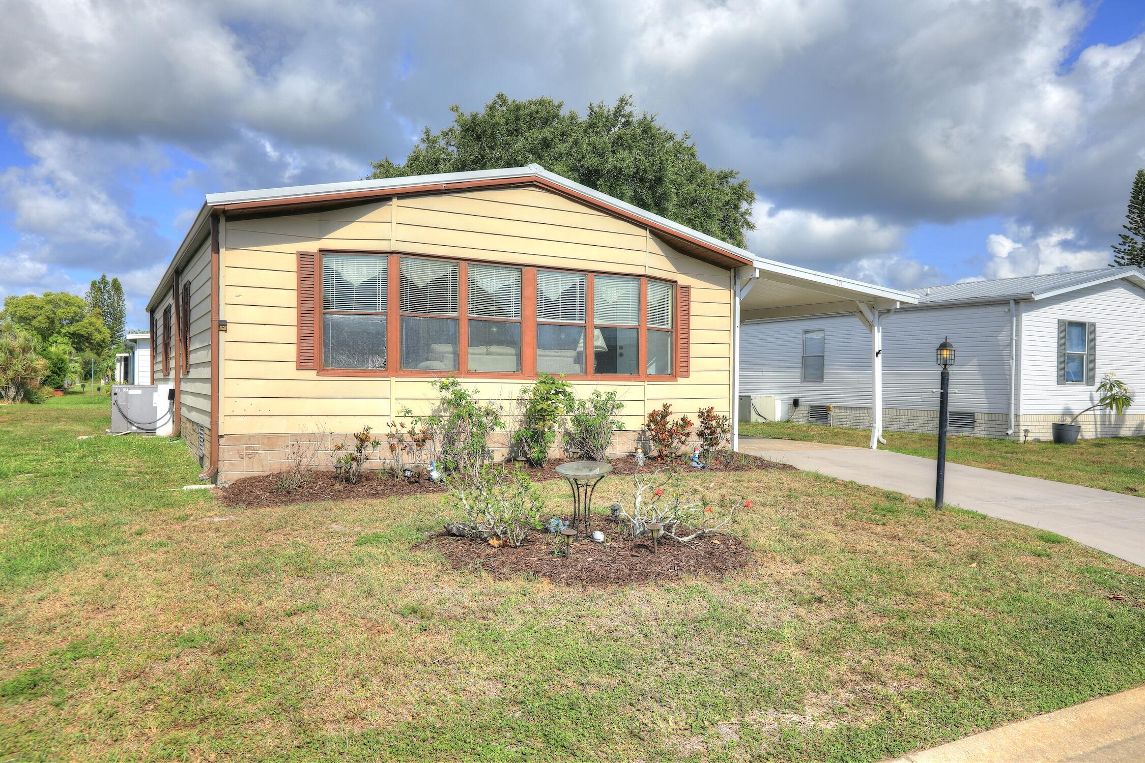 705 Hyacinth Circle Property Photo 3