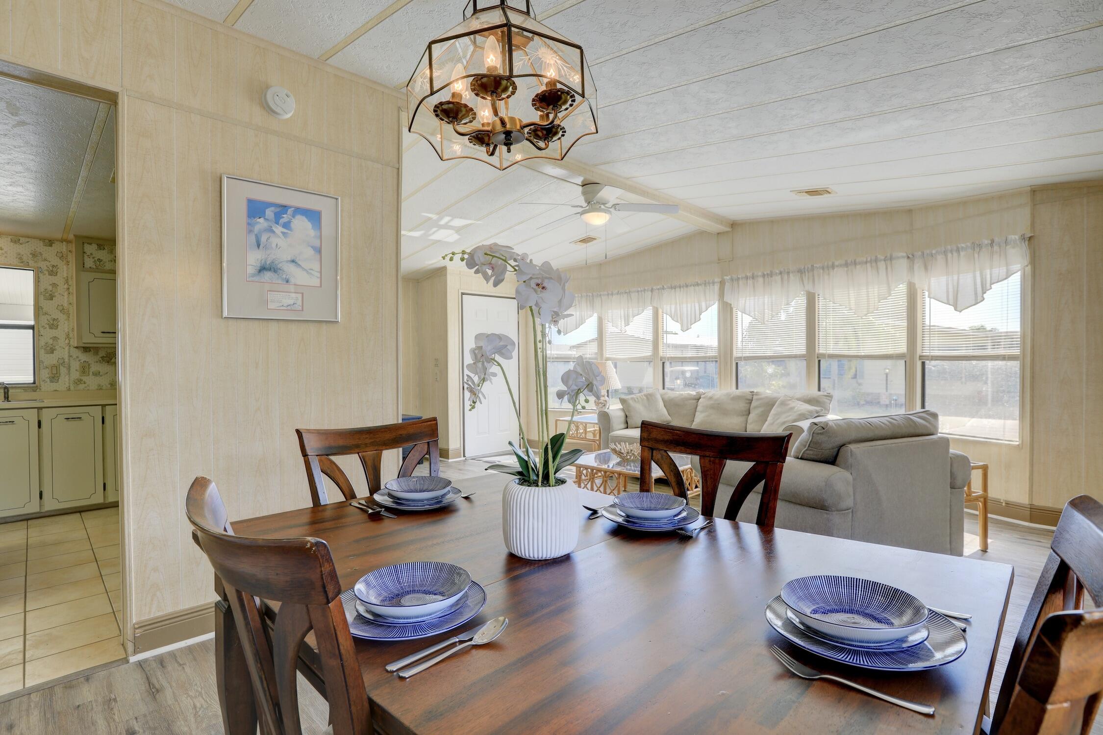 705 Hyacinth Circle Property Photo 8