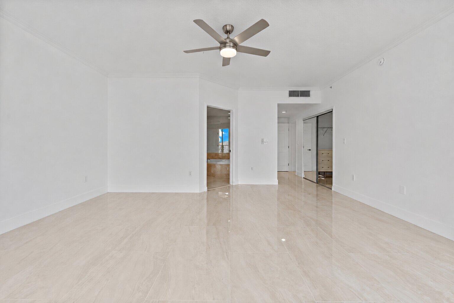 100 S Birch Road 1604 Property Photo 13