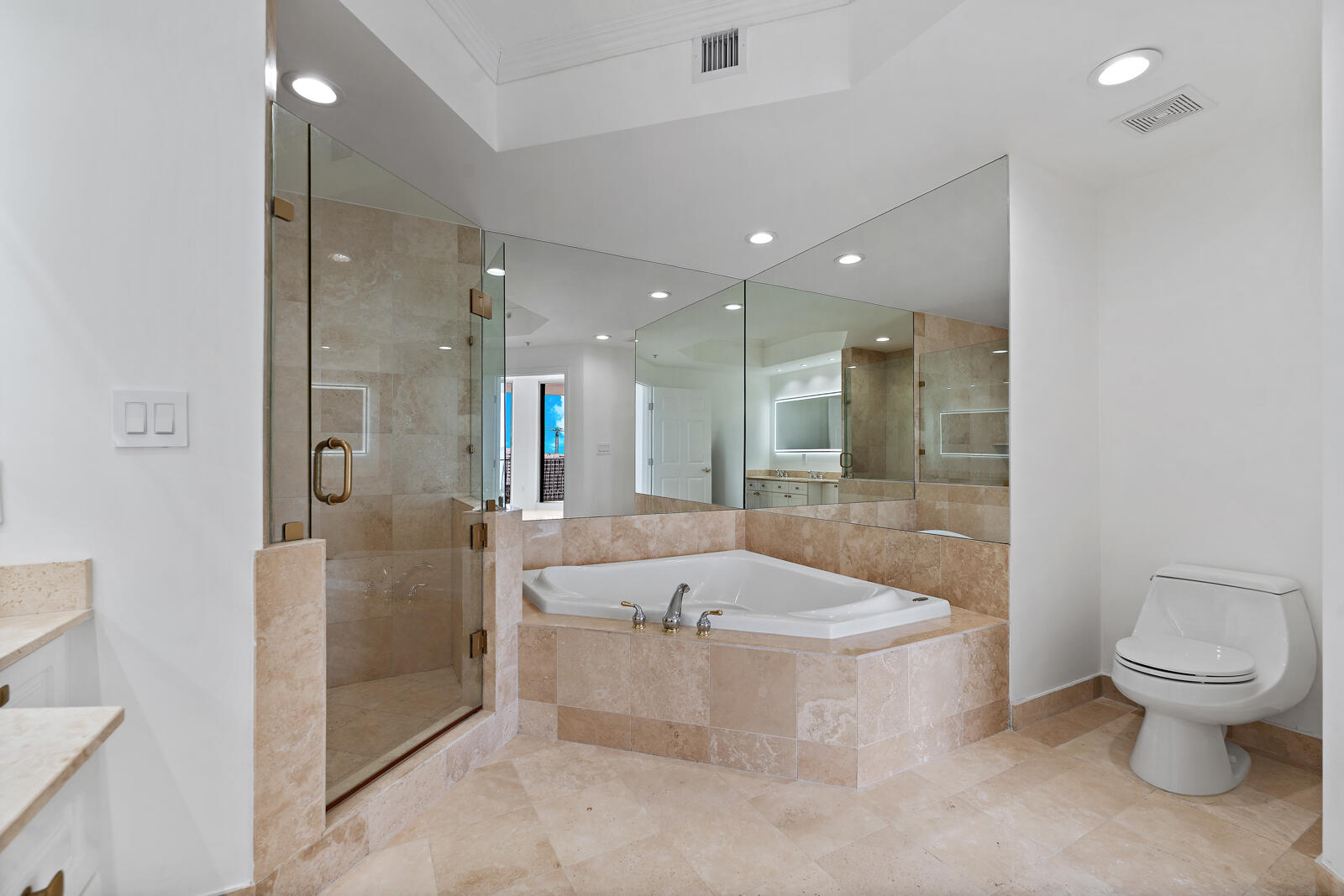 100 S Birch Road 1604 Property Photo 15