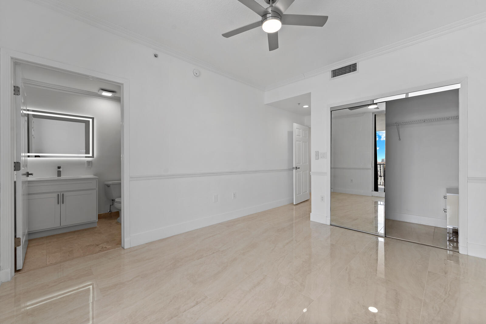 100 S Birch Road 1604 Property Photo 18