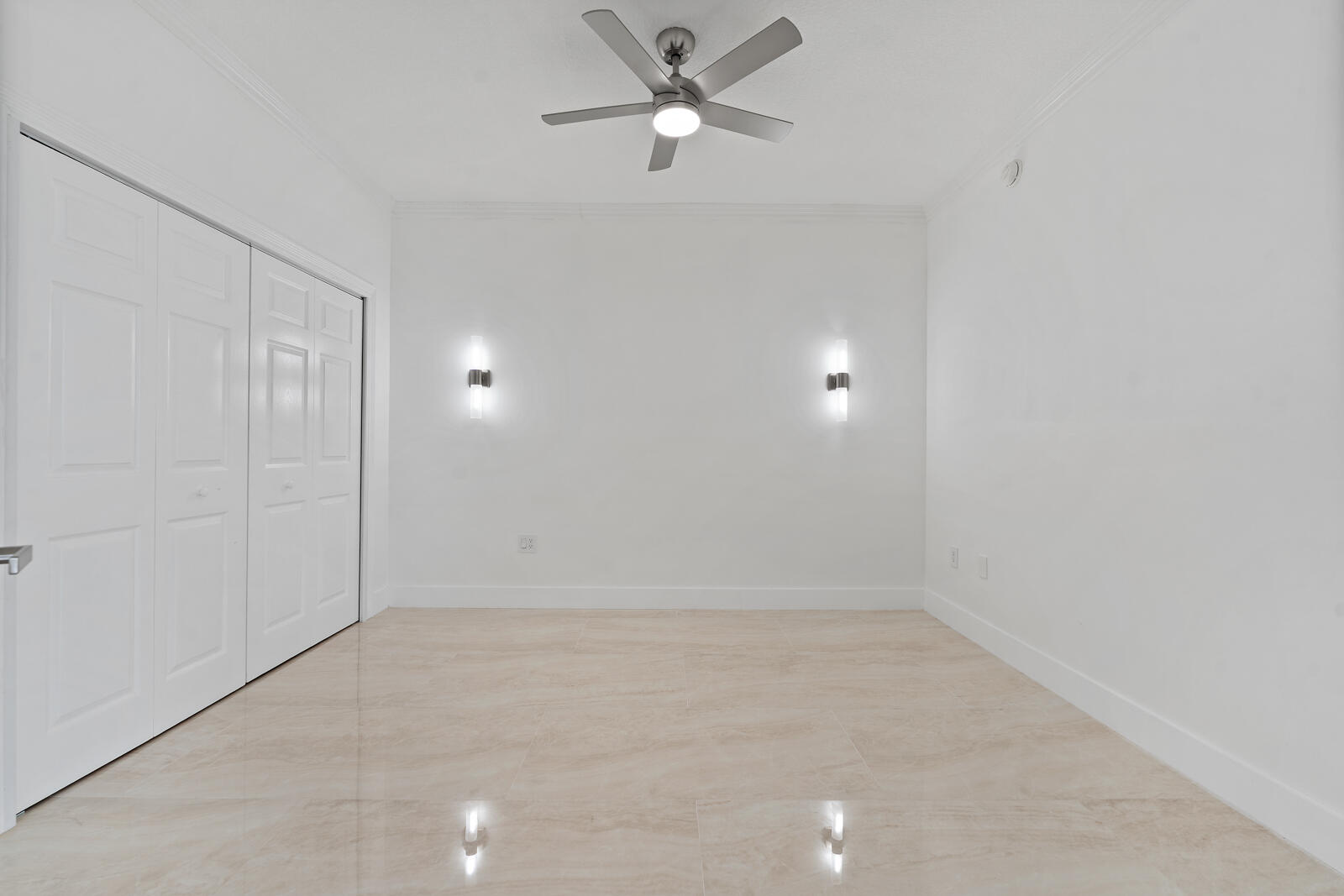 100 S Birch Road 1604 Property Photo 20
