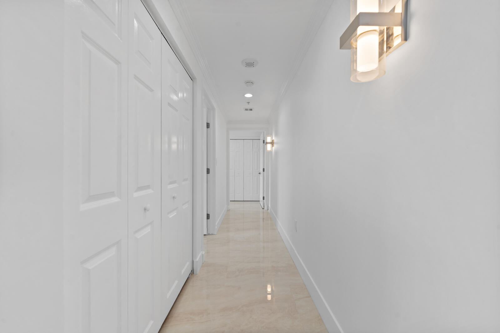 100 S Birch Road 1604 Property Photo 22